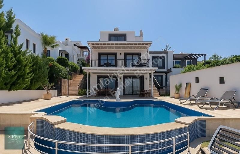 Bodrum Gündoğan Satılık Deniz Manzaralı 6+2 Tripleks Villa