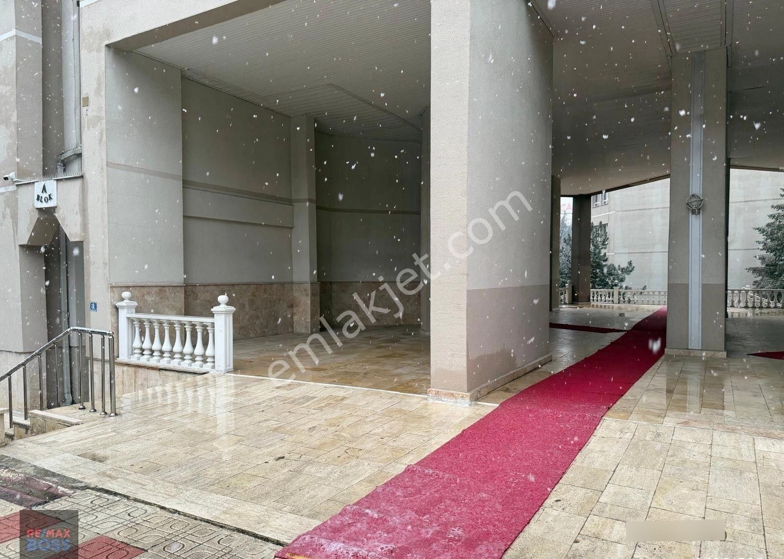 Batıkent Kentkoop Site İçerisinde Geniş Tip Kapalı Otoparklı 3+1 - Görsel 20