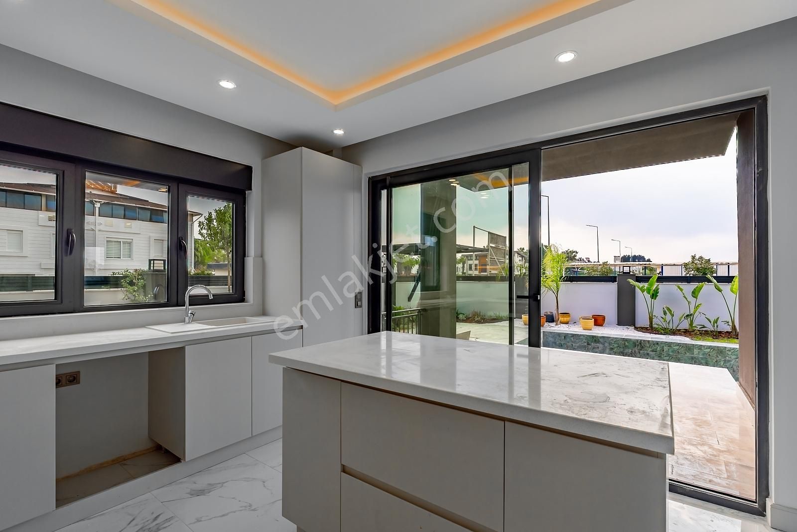 Neovilla Papatya Projesi'nde Bahçeli Lüks Müstakil Villa | Tekce - Görsel 2