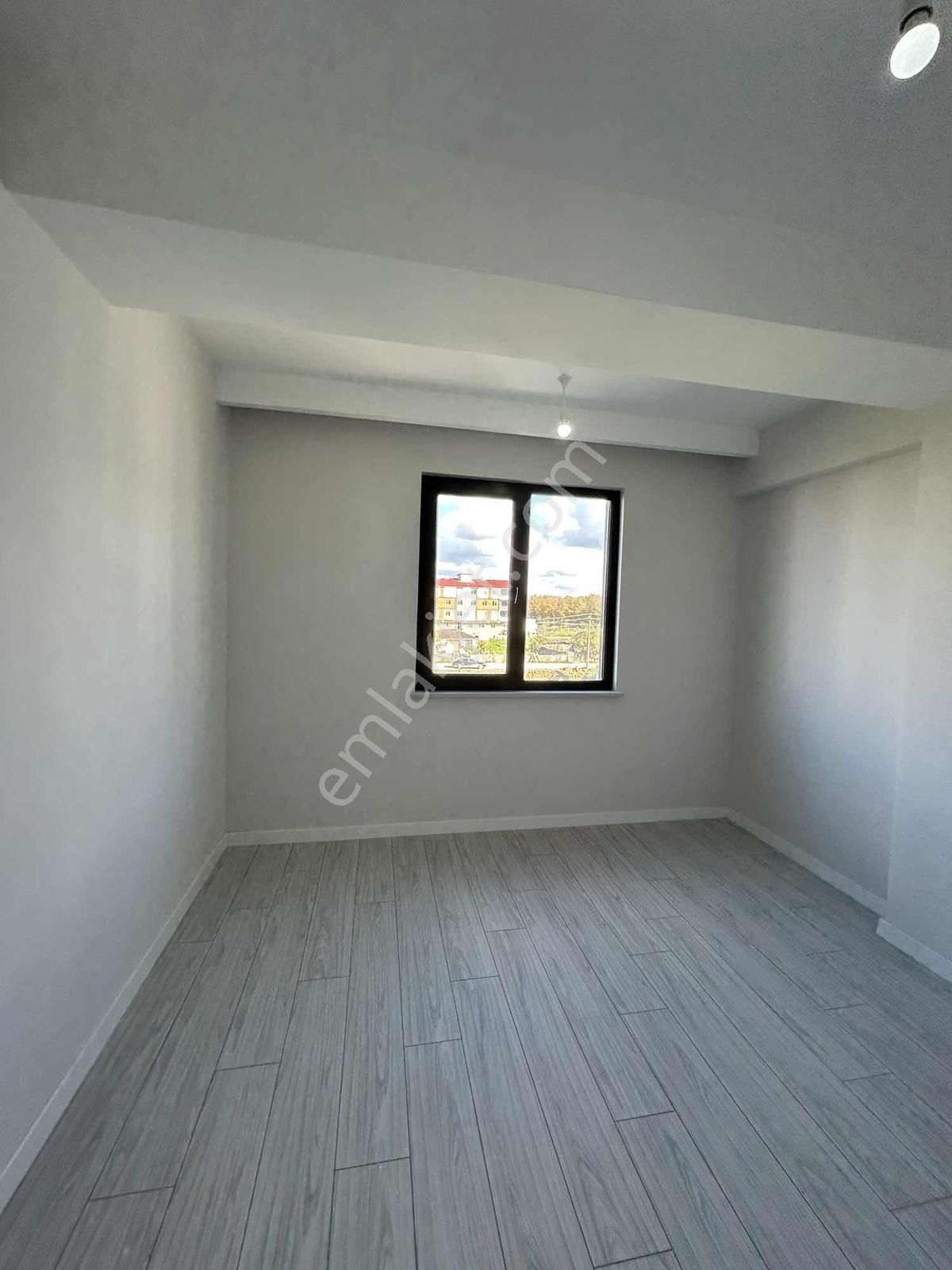Emirhan Yapıdan 1+1 Ara Kat Ön Cephe Satılık Daire - Görsel 18
