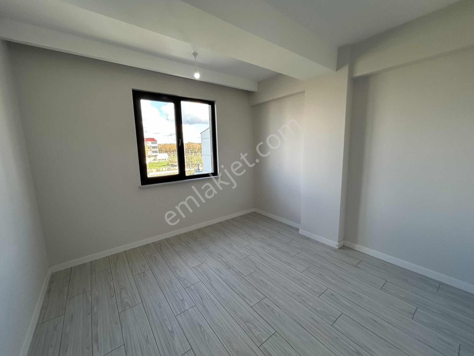 Emirhan Yapıdan 1+1 Ara Kat Ön Cephe Satılık Daire - Görsel 17