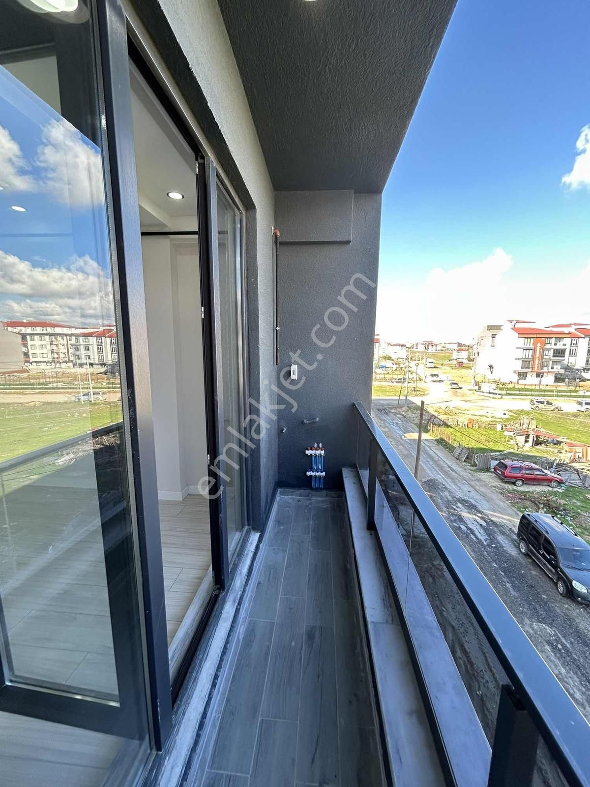 Emirhan Yapıdan 1+1 Ara Kat Ön Cephe Satılık Daire - Görsel 2