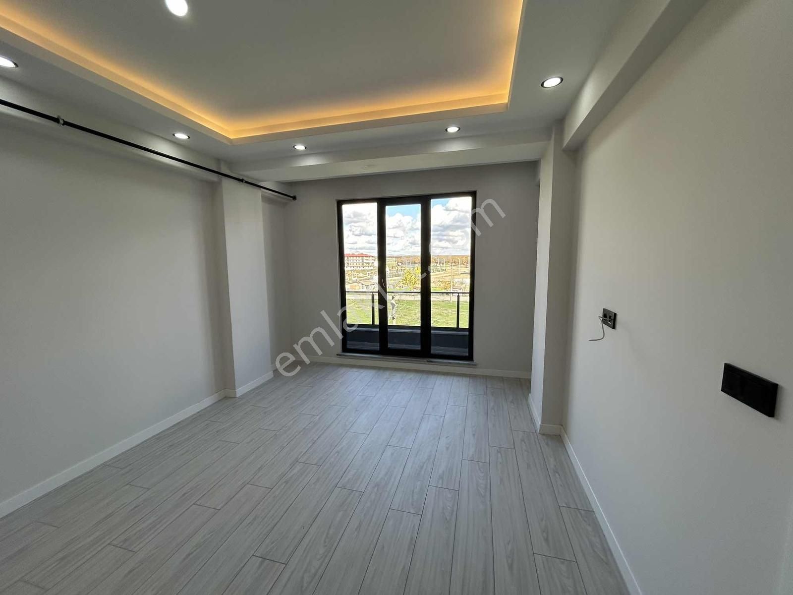 Emirhan Yapıdan 1+1 Ara Kat Ön Cephe Satılık Daire - Görsel 13