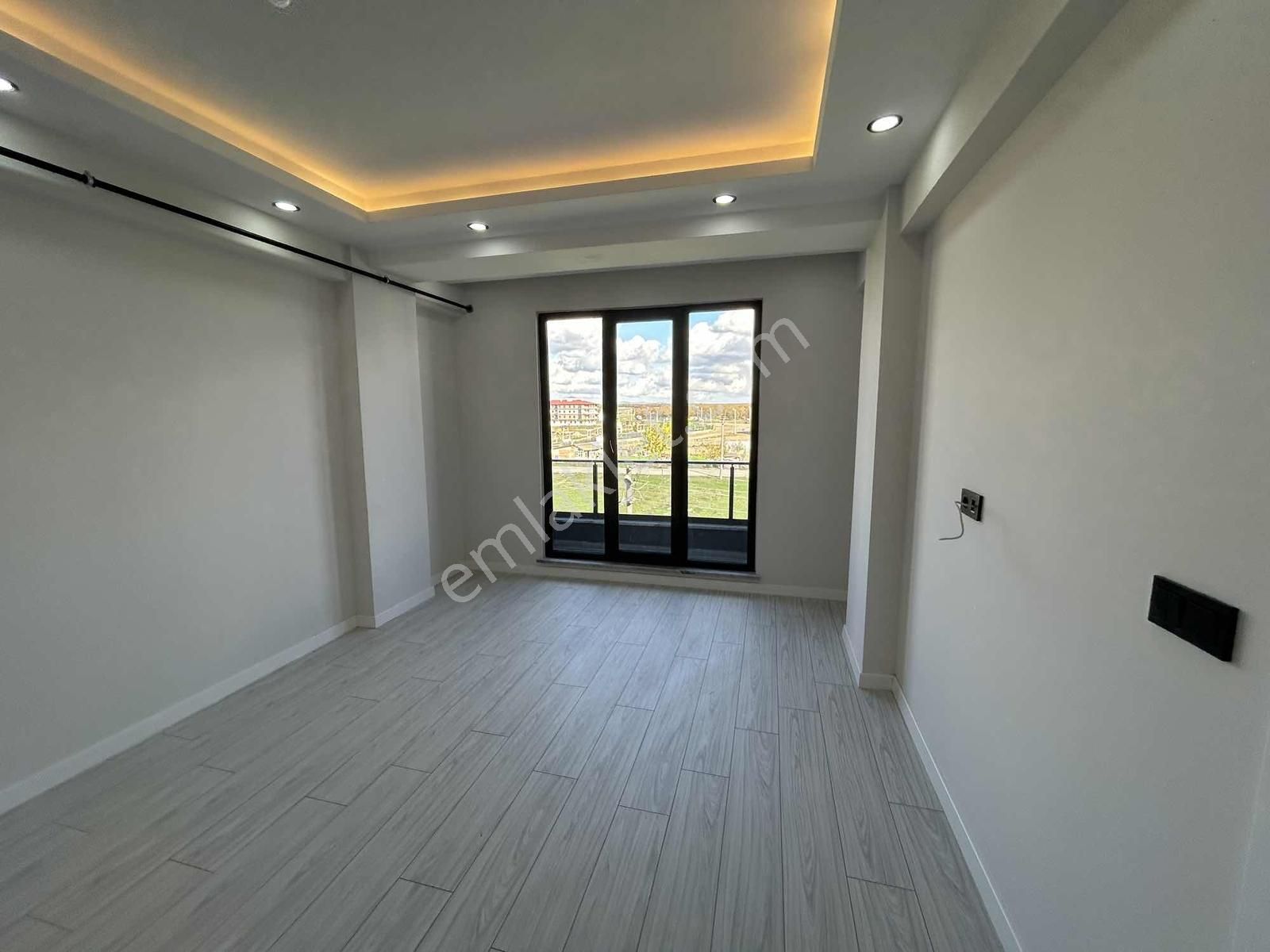 Emirhan Yapıdan 1+1 Ara Kat Ön Cephe Satılık Daire - Görsel 25