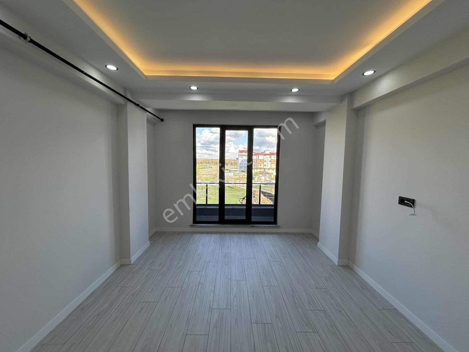 Emirhan Yapıdan 1+1 Ara Kat Ön Cephe Satılık Daire - Görsel 10