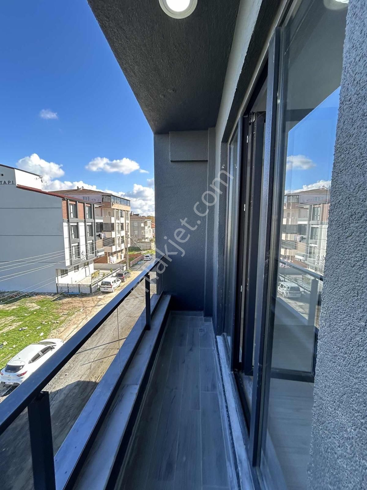 Emirhan Yapıdan 1+1 Ara Kat Ön Cephe Satılık Daire - Görsel 7