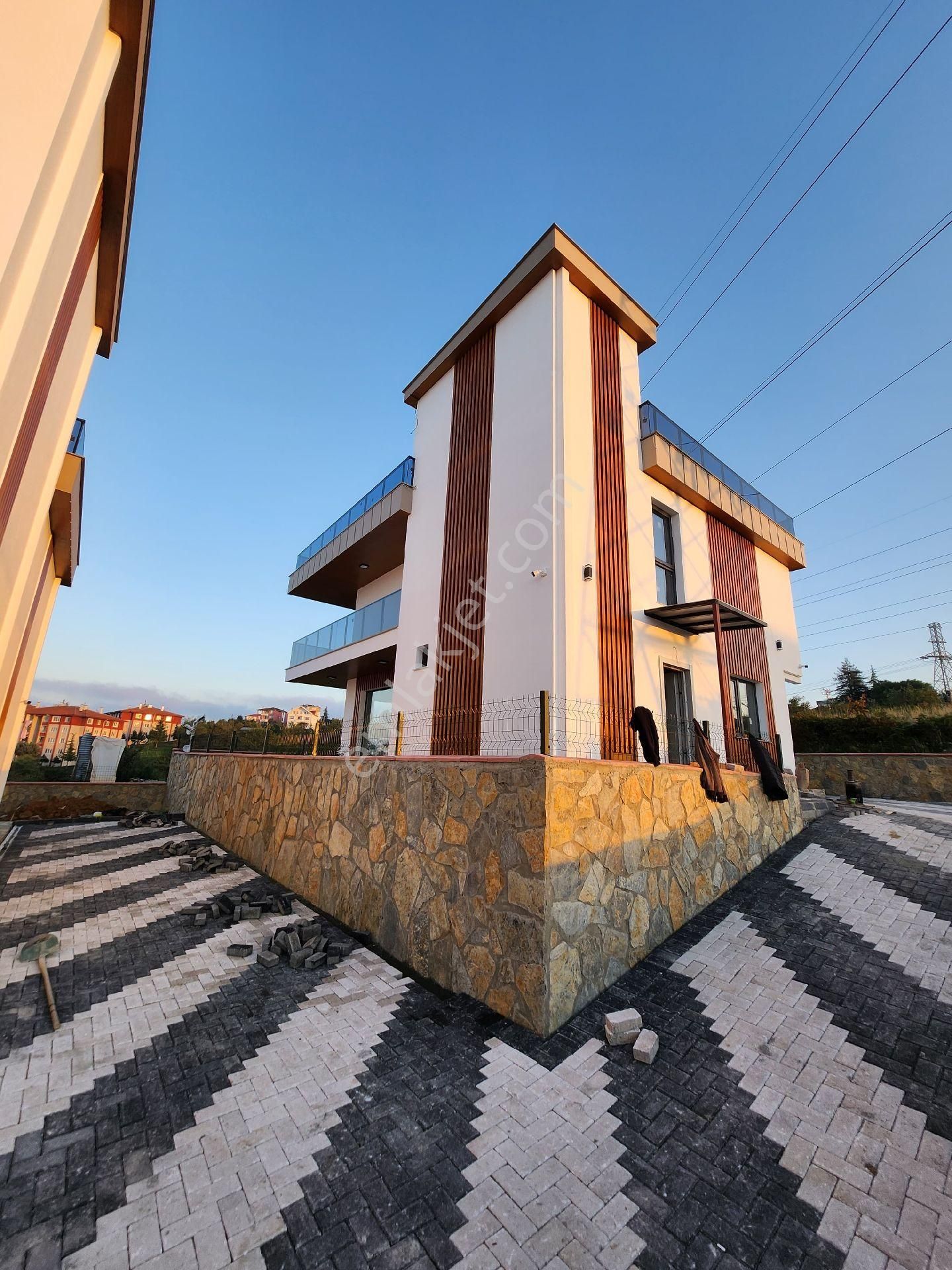 Golden Keyden 1nolu Bostancı Mahallesinde Mükemmel Fiyata. Villa