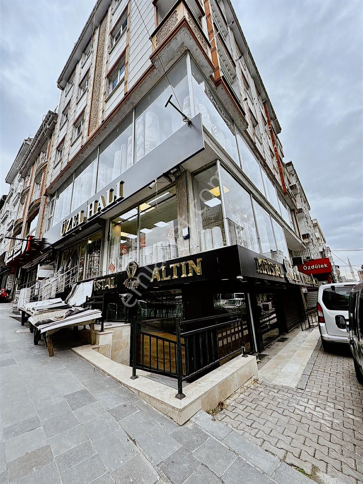 Bağlarçeşme Caddesi Üzerinde 300 M² Kiralık Geniş Dükkan