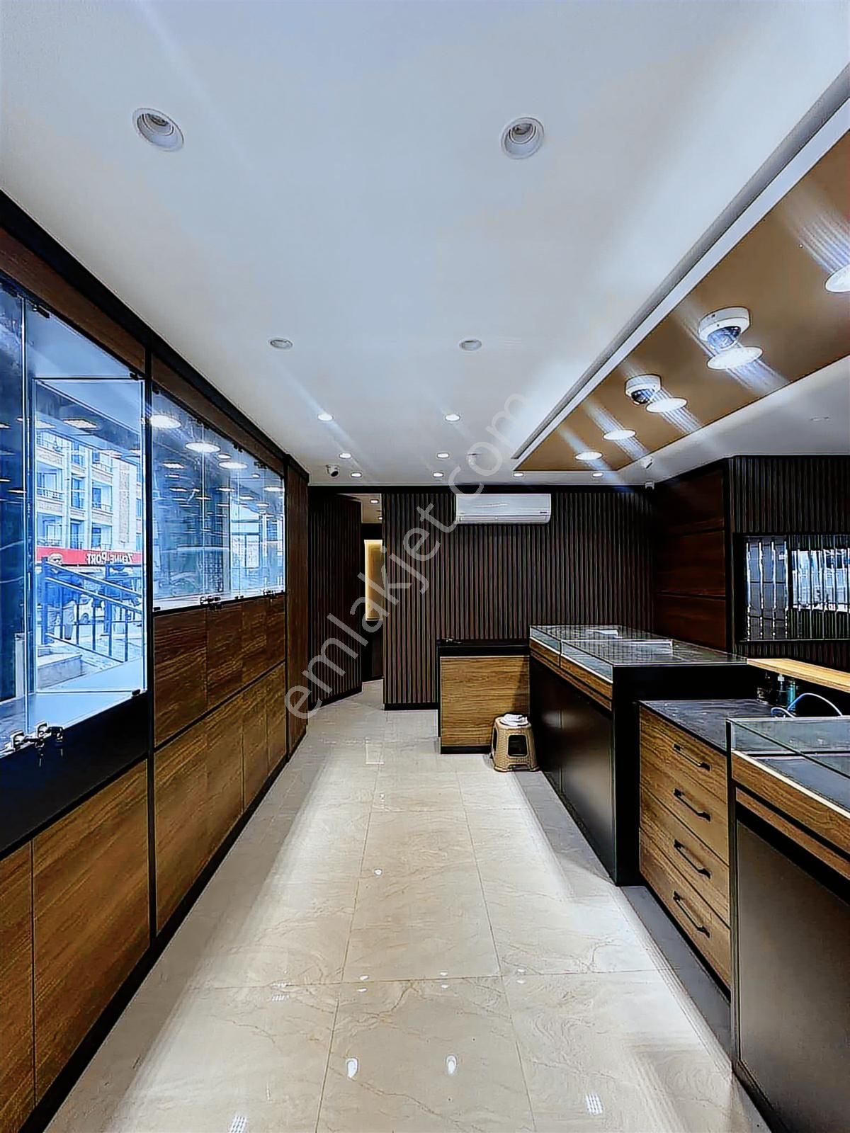 Bağlarçeşme Caddesi Üzerinde 300 M² Kiralık Geniş Dükkan - Görsel 15