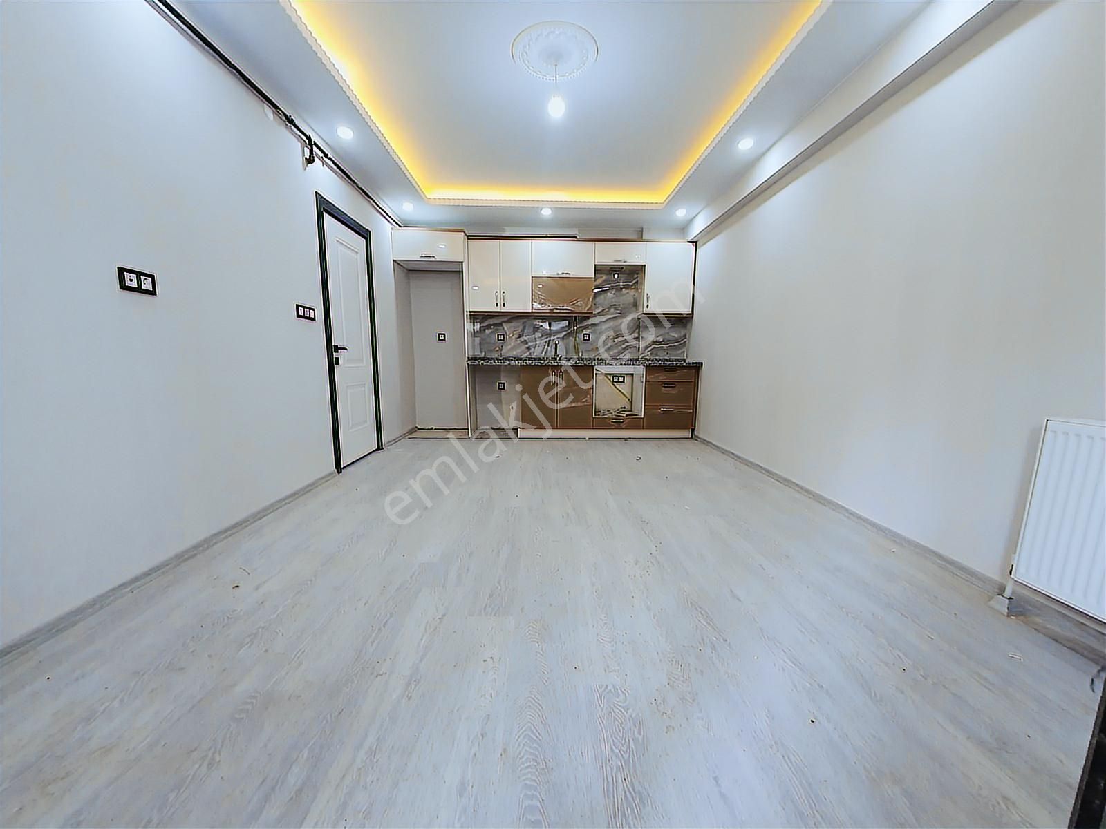 Hastane Ve Emniyetin Hemen Arkasında Ara Kat Balkonlu Eşyalı 1+1