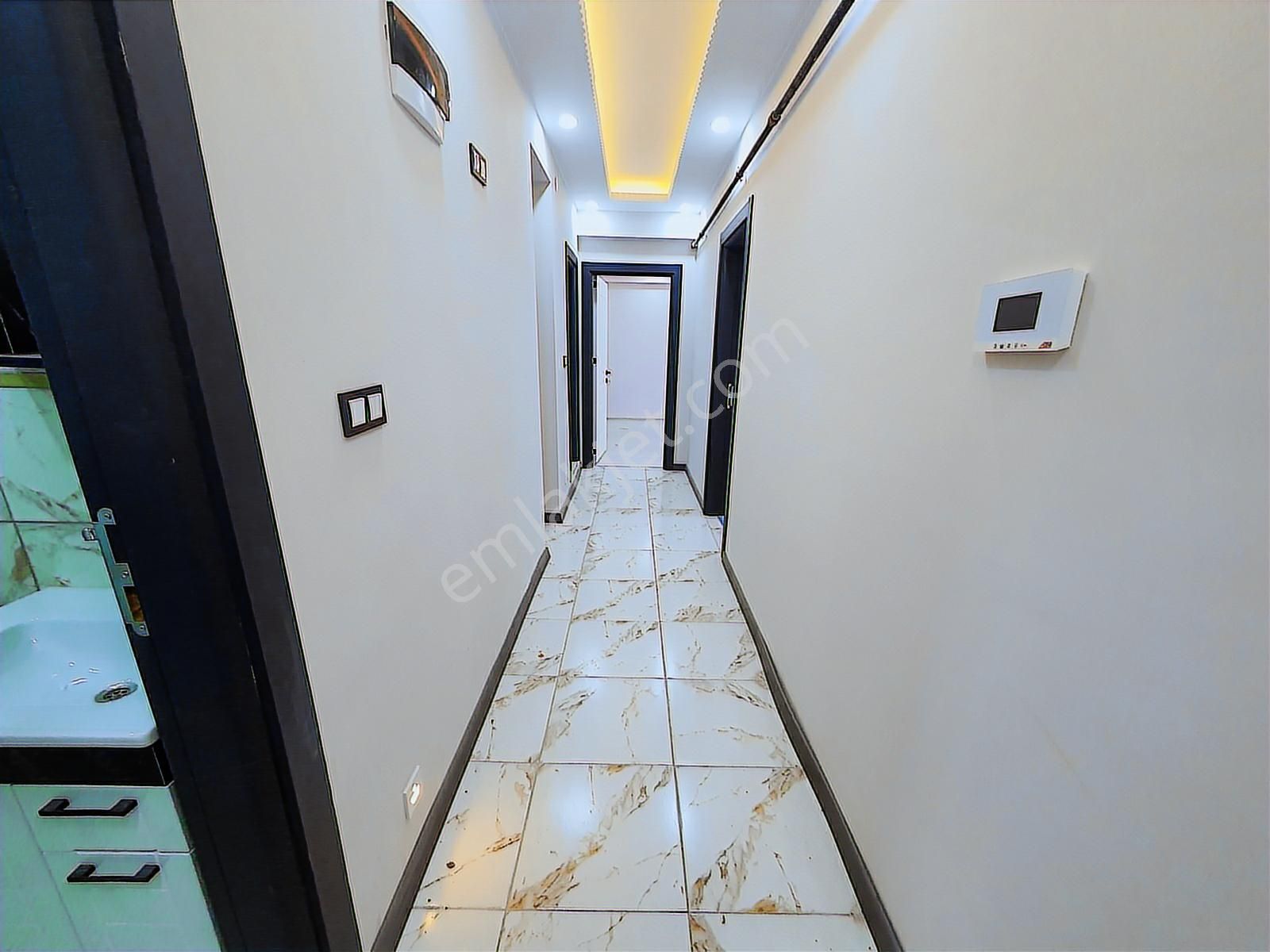 Hastane Ve Emniyetin Hemen Arkasında Ara Kat Balkonlu Eşyalı 1+1 - Görsel 10