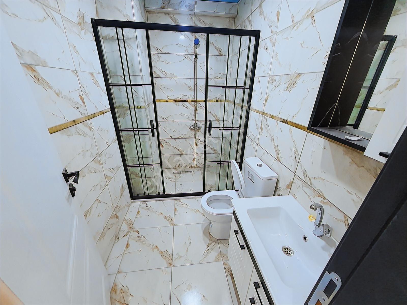 Hastane Ve Emniyetin Hemen Arkasında Ara Kat Balkonlu Eşyalı 1+1 - Görsel 8