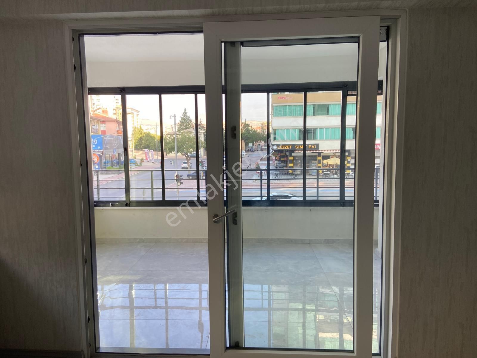 Şeker Mahallesi Satılık Cadde Cepheli Sıfır Lüx 4+1 Daireler - Görsel 3