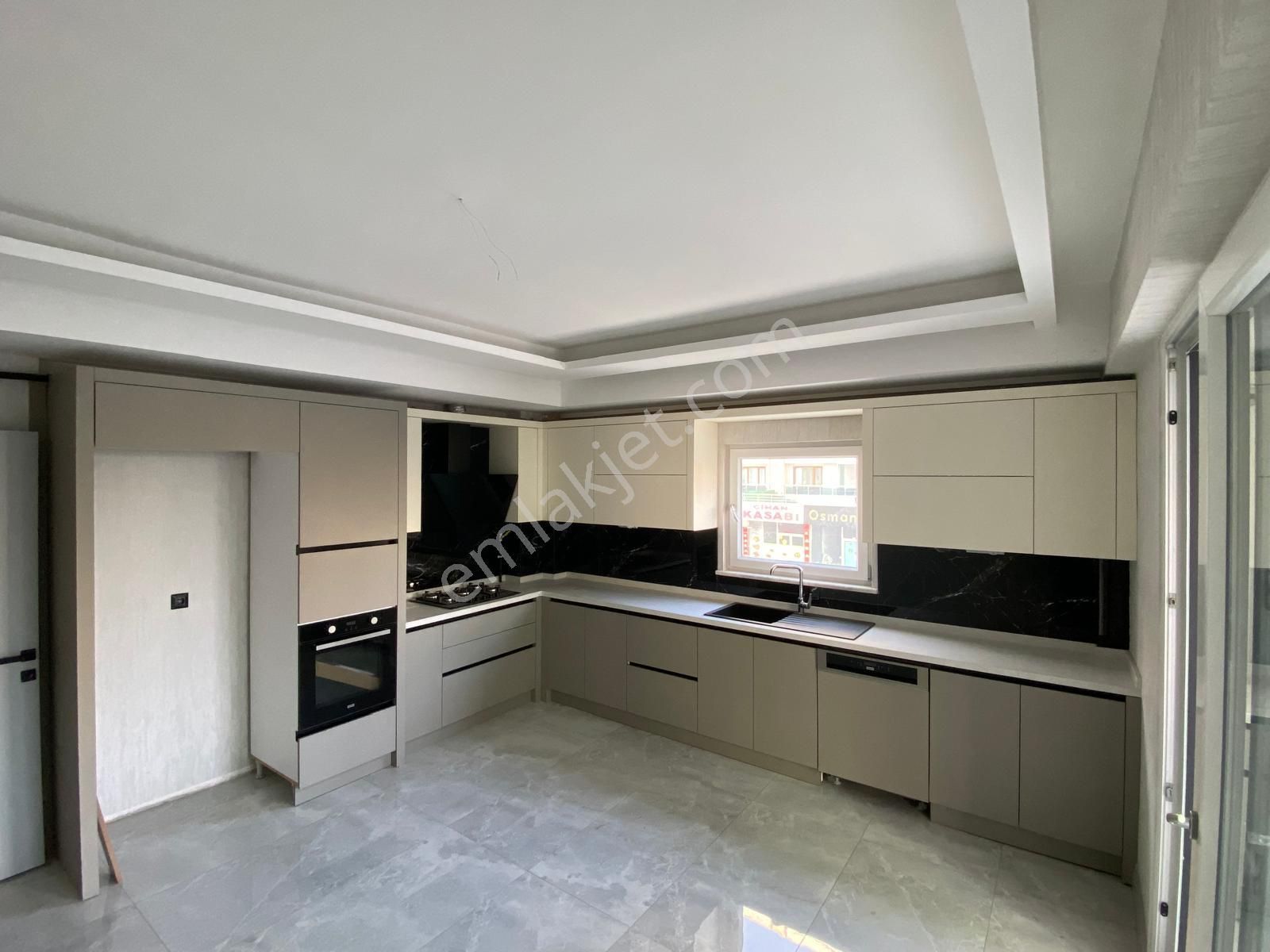 Şeker Mahallesi Satılık Cadde Cepheli Sıfır Lüx 4+1 Daireler