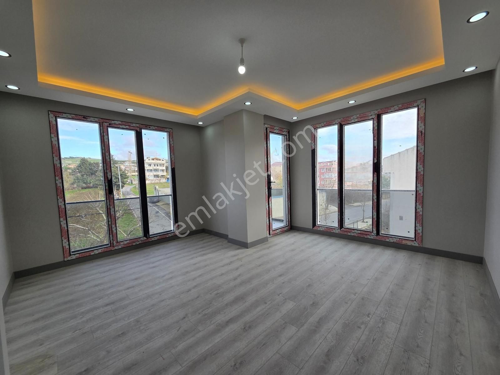 Büyükçekmece Kamilobada Cadde Üzeri, Satılık 3+1 Daire