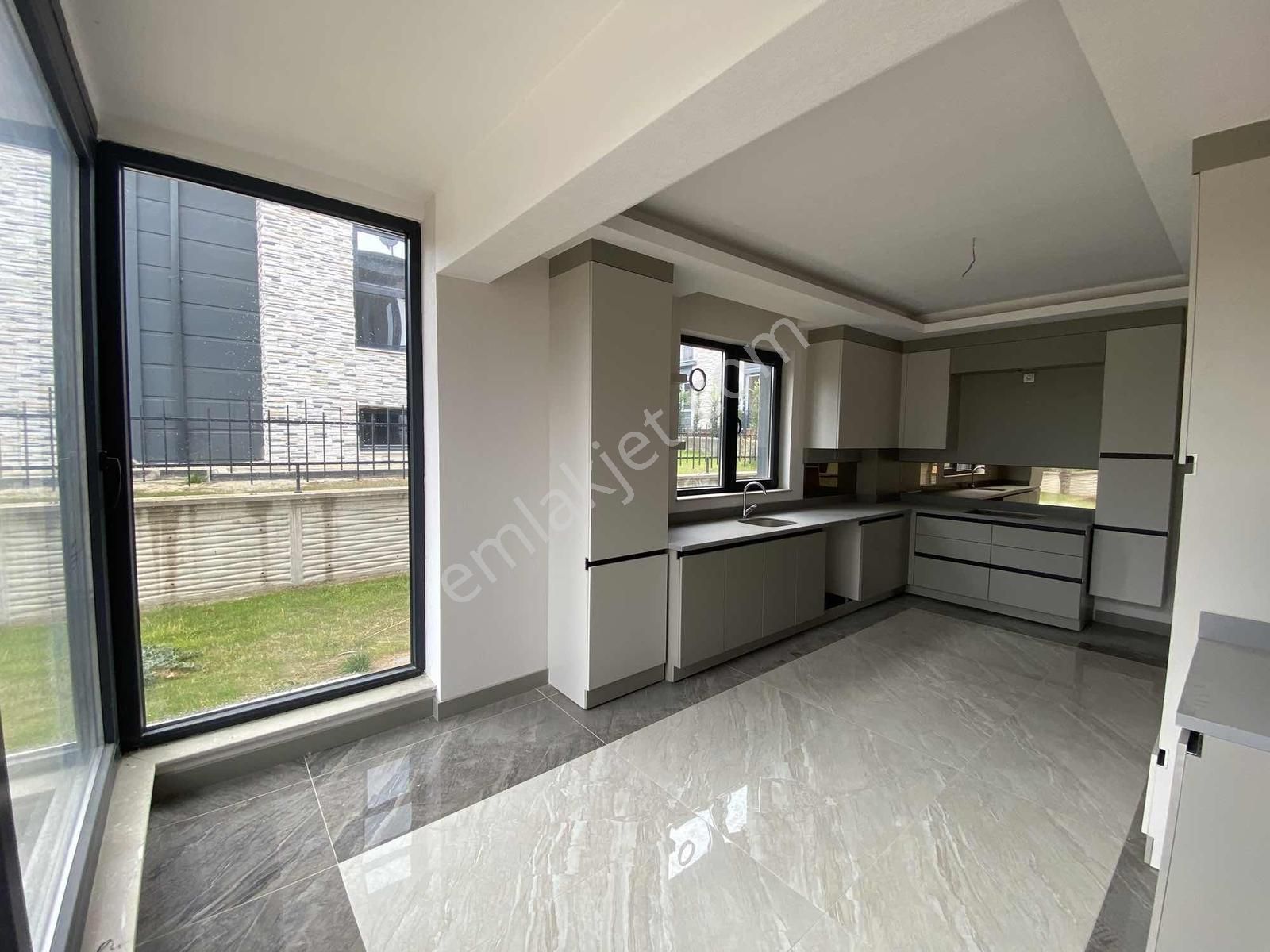 Bağlıca'da Güvenlikli Site İçi Satılık Villa - Görsel 20