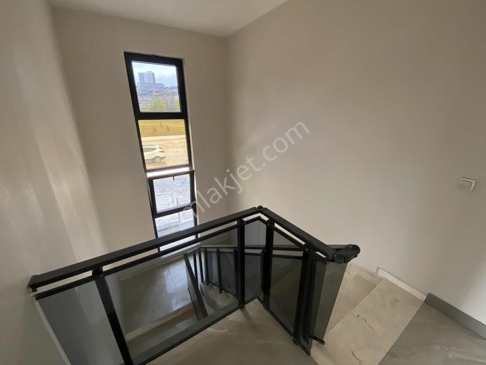 Bağlıca'da Güvenlikli Site İçi Satılık Villa - Görsel 17