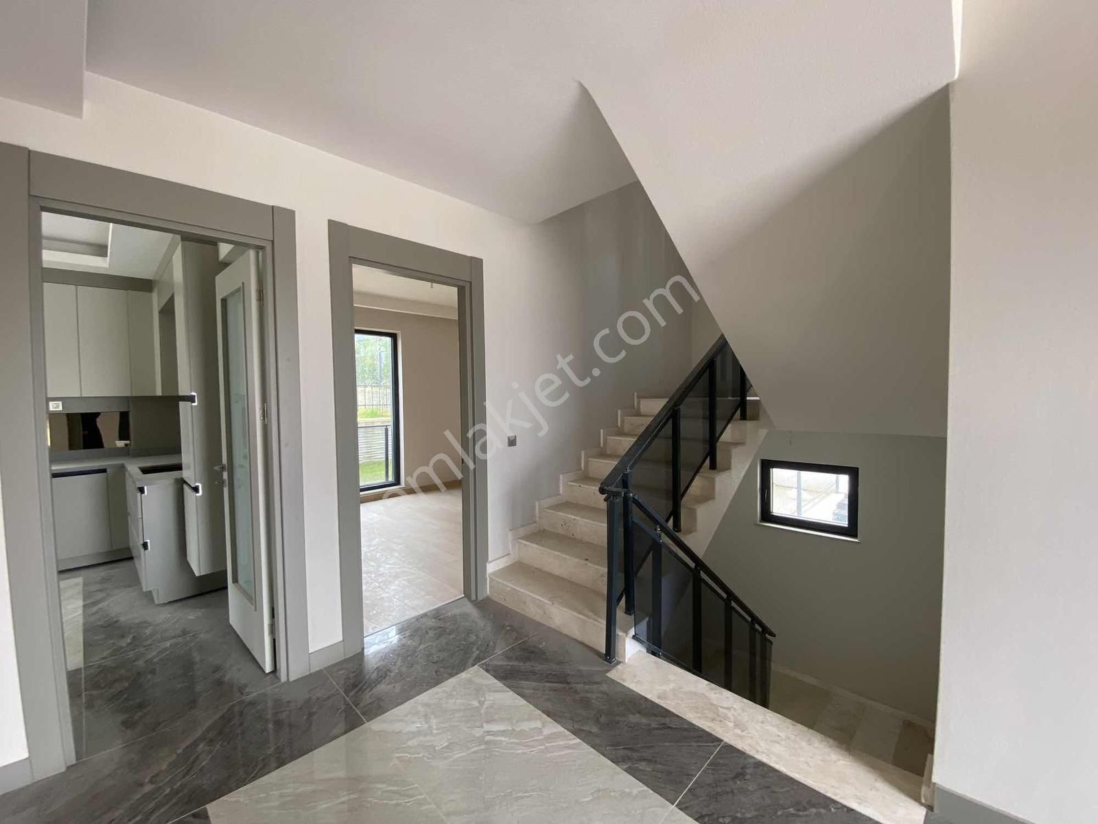 Bağlıca'da Güvenlikli Site İçi Satılık Villa - Görsel 21