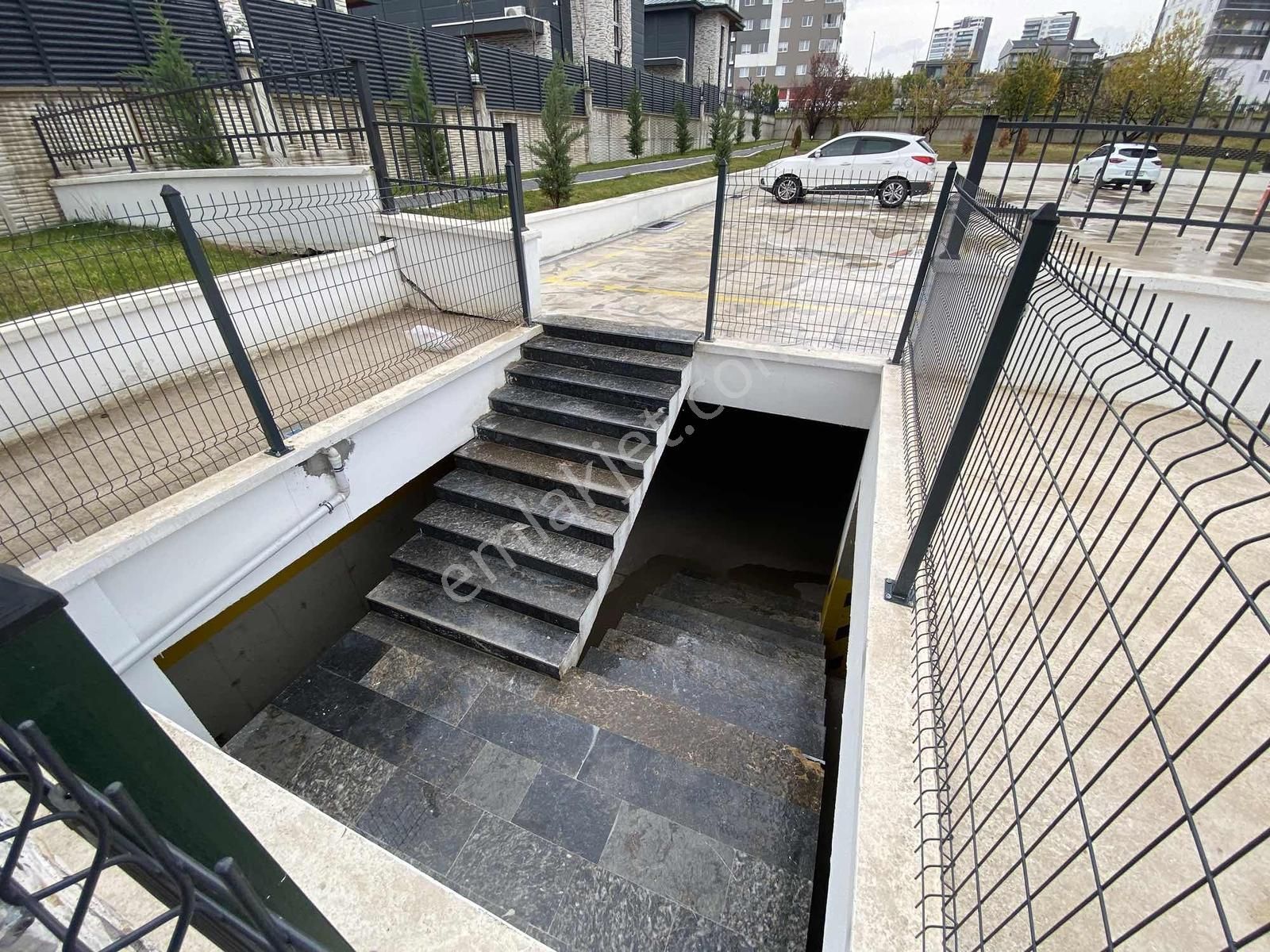 Bağlıca'da Güvenlikli Site İçi Satılık Villa - Görsel 27
