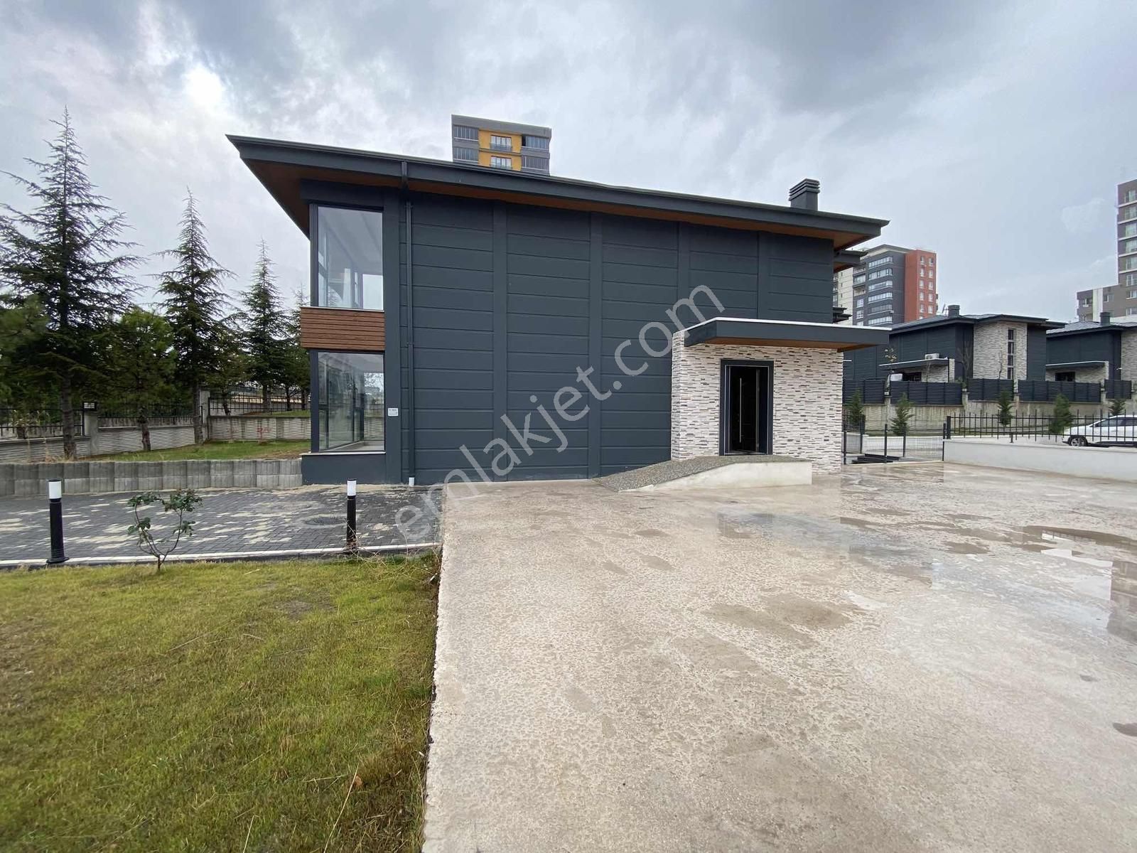Bağlıca'da Güvenlikli Site İçi Satılık Villa - Görsel 35