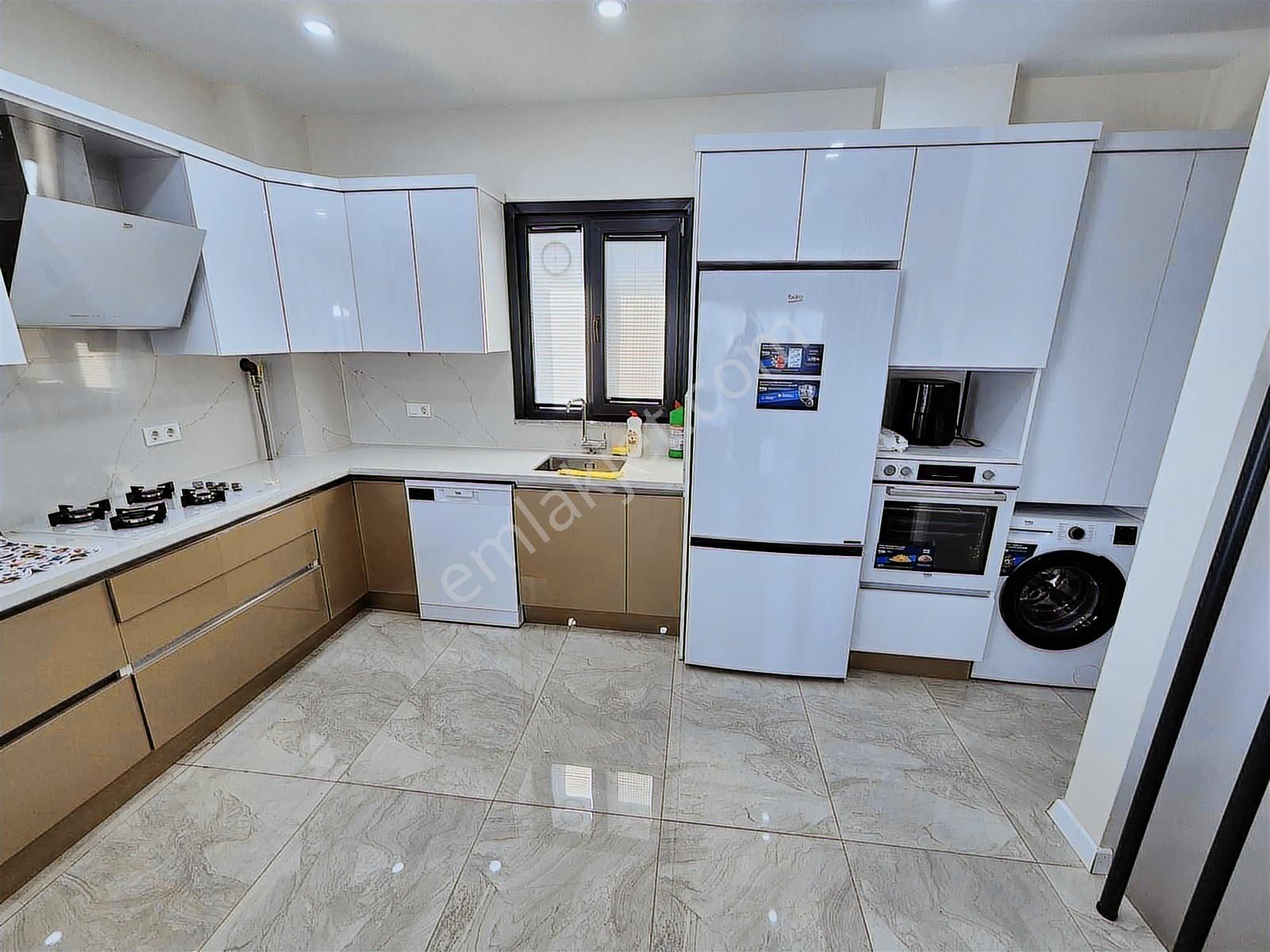 #mega Yapı# İskanlı 7+1 Ebeveyn Banyolu Bodrum Katlı Villa - Görsel 19