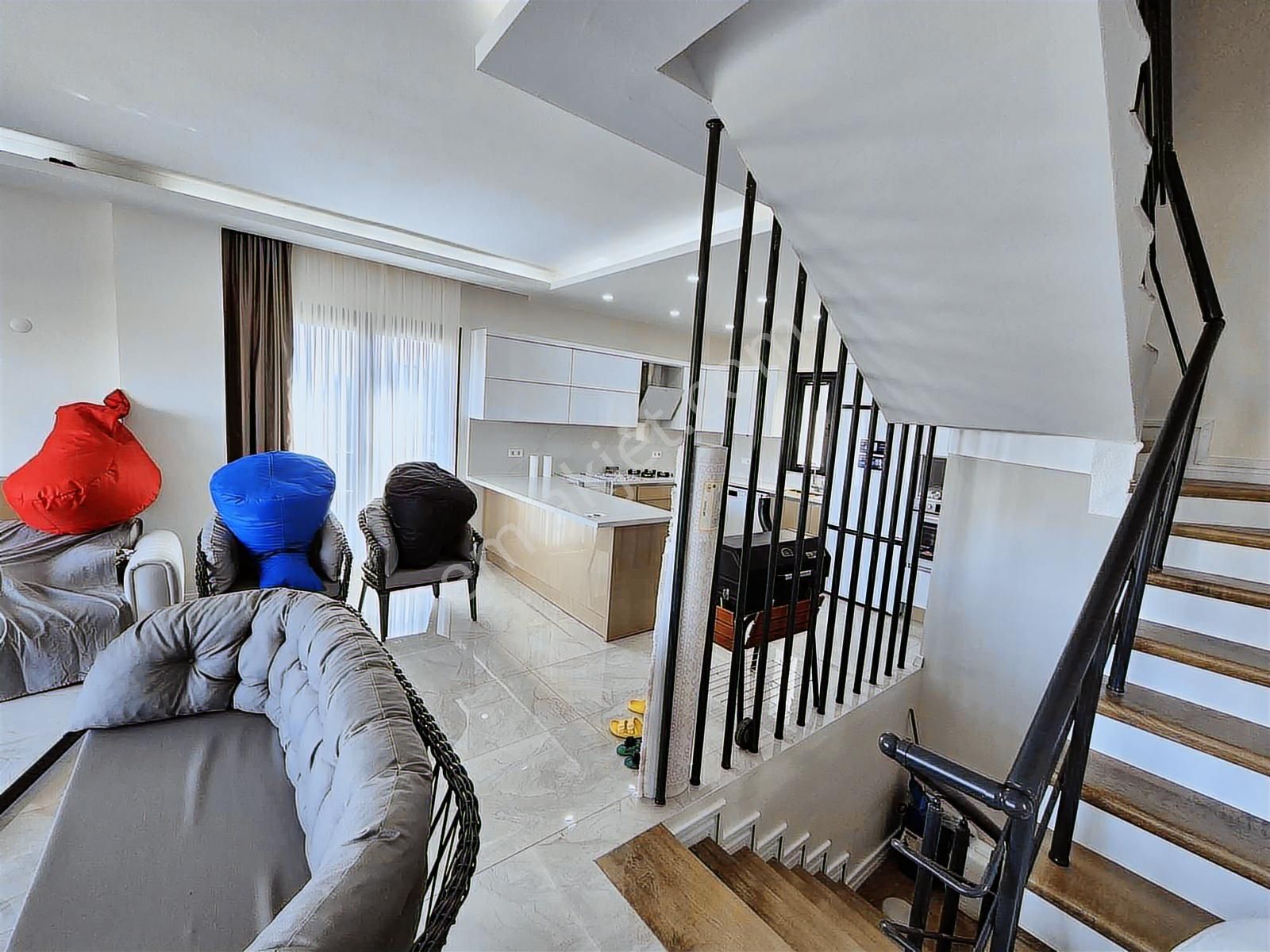 #mega Yapı# İskanlı 7+1 Ebeveyn Banyolu Bodrum Katlı Villa - Görsel 17