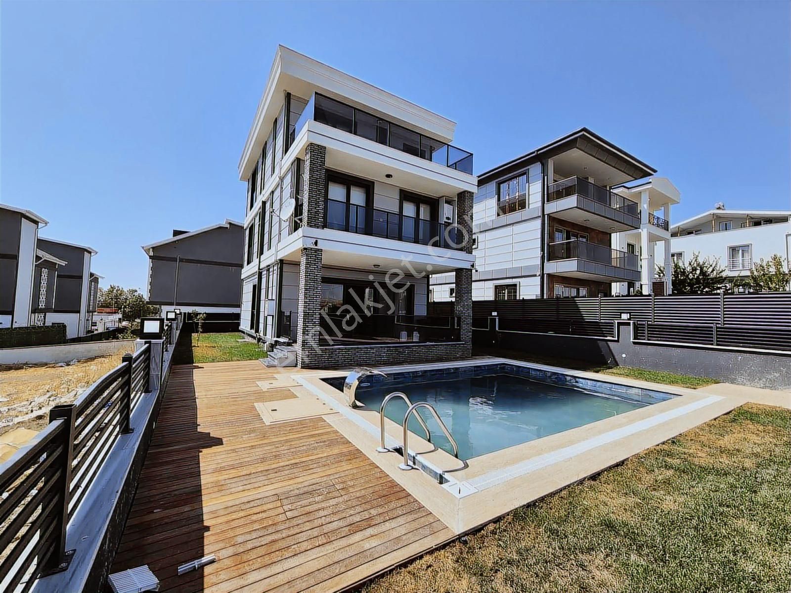 #mega Yapı# İskanlı 7+1 Ebeveyn Banyolu Bodrum Katlı Villa - Görsel 6