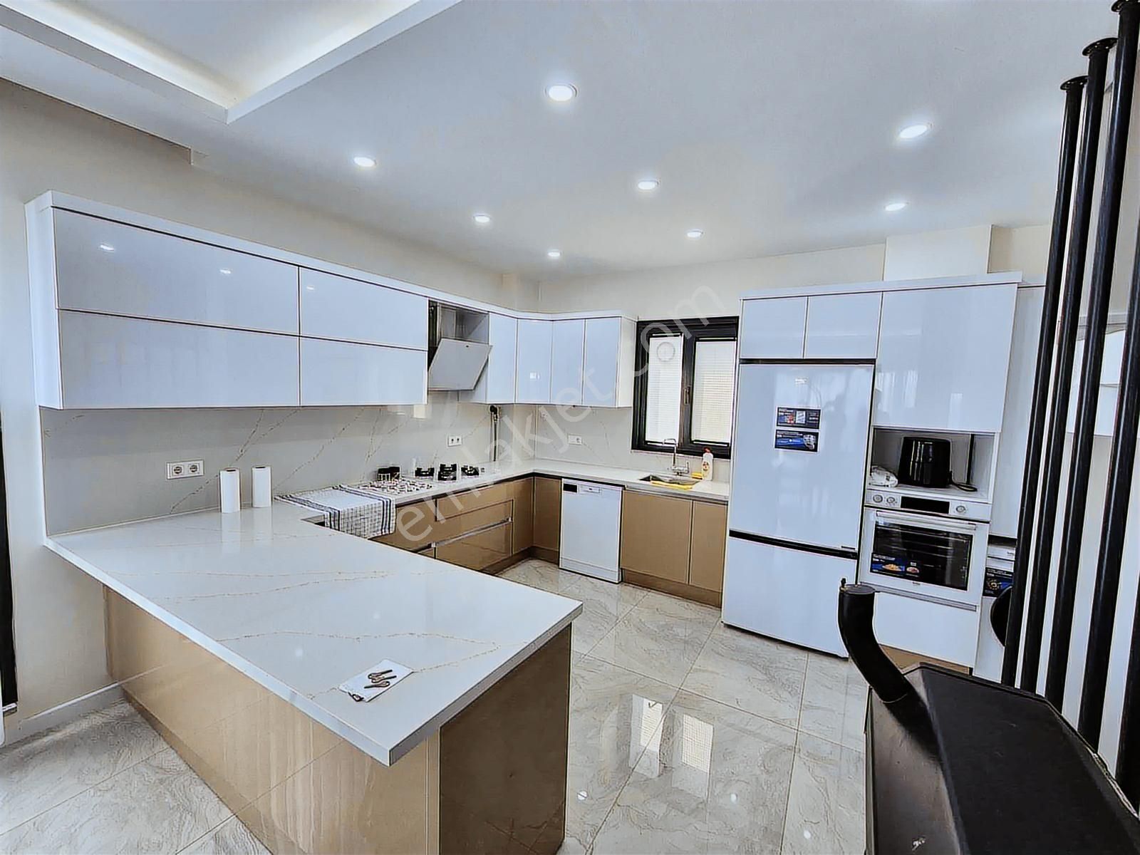 #mega Yapı# İskanlı 7+1 Ebeveyn Banyolu Bodrum Katlı Villa - Görsel 24