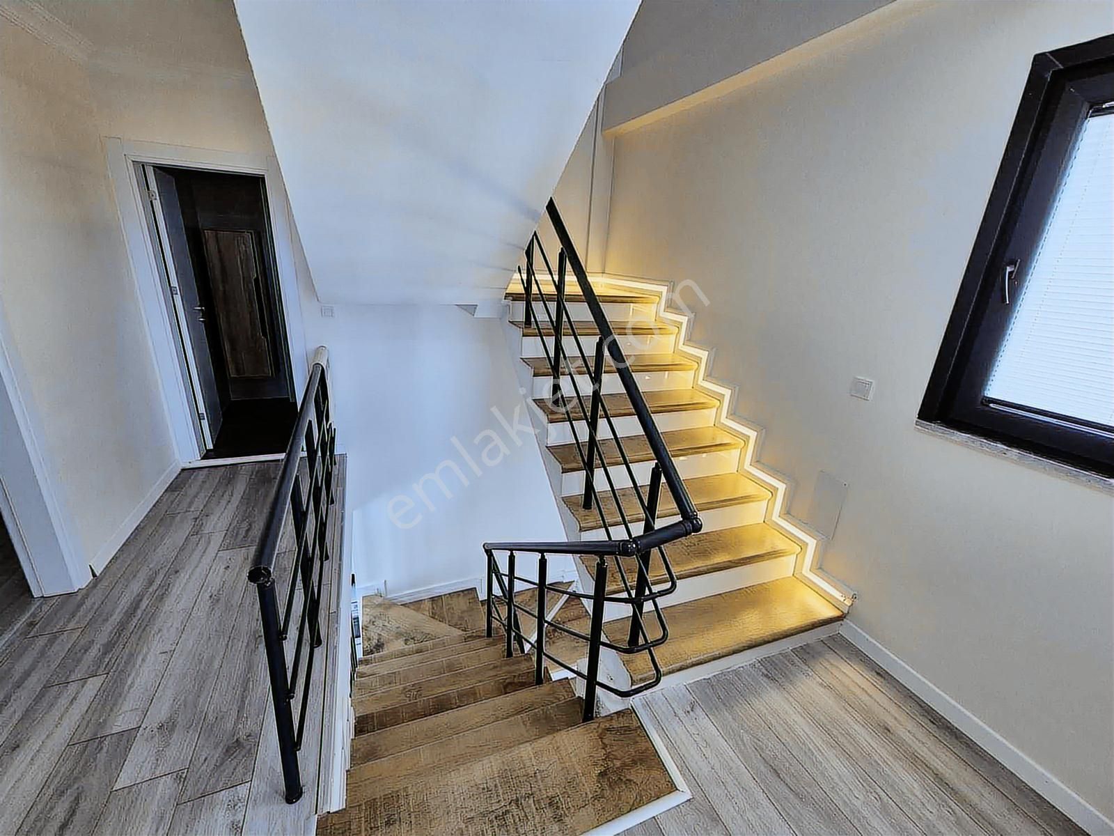 #mega Yapı# İskanlı 7+1 Ebeveyn Banyolu Bodrum Katlı Villa - Görsel 4