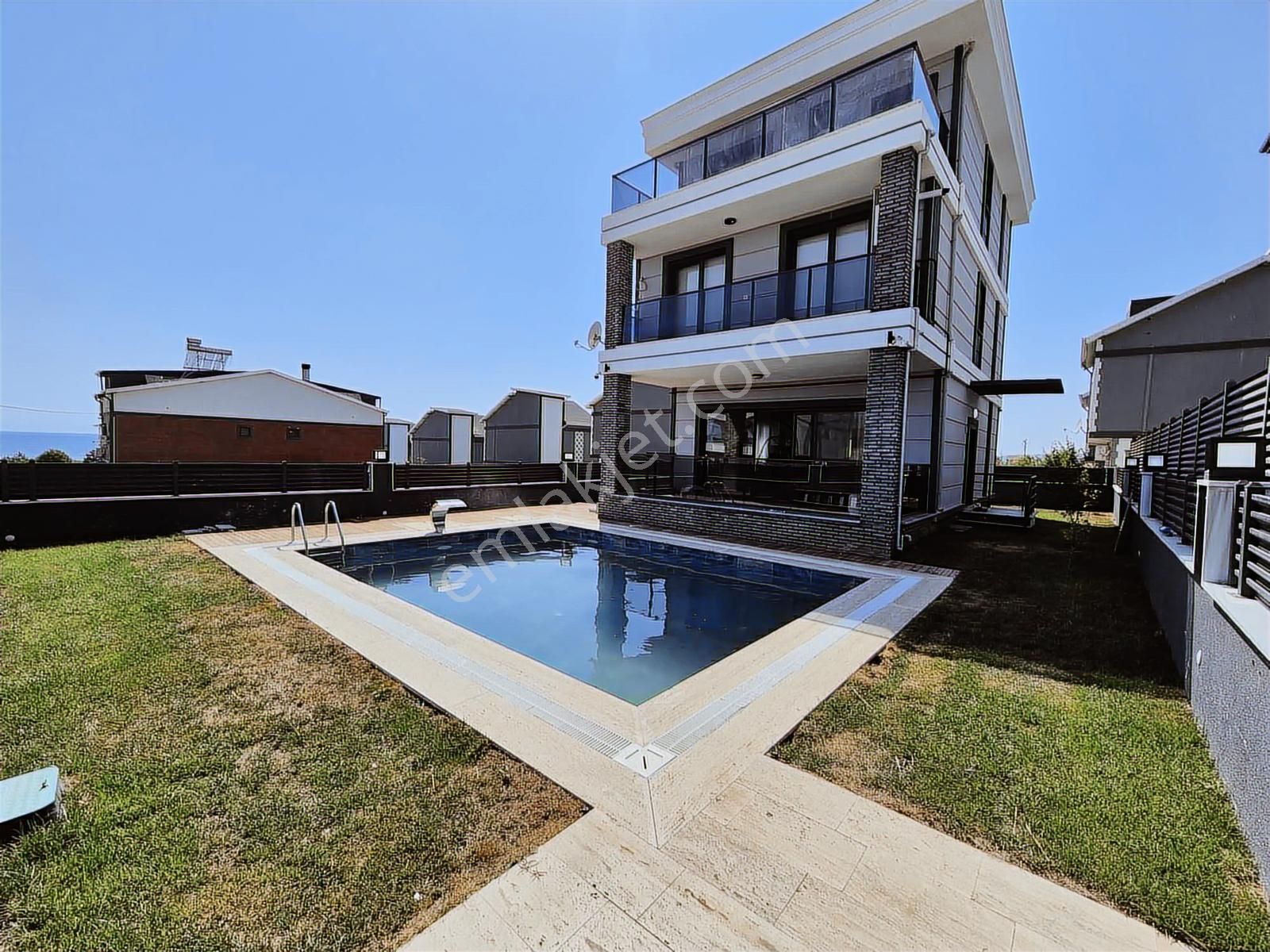 #mega Yapı# İskanlı 7+1 Ebeveyn Banyolu Bodrum Katlı Villa - Görsel 2