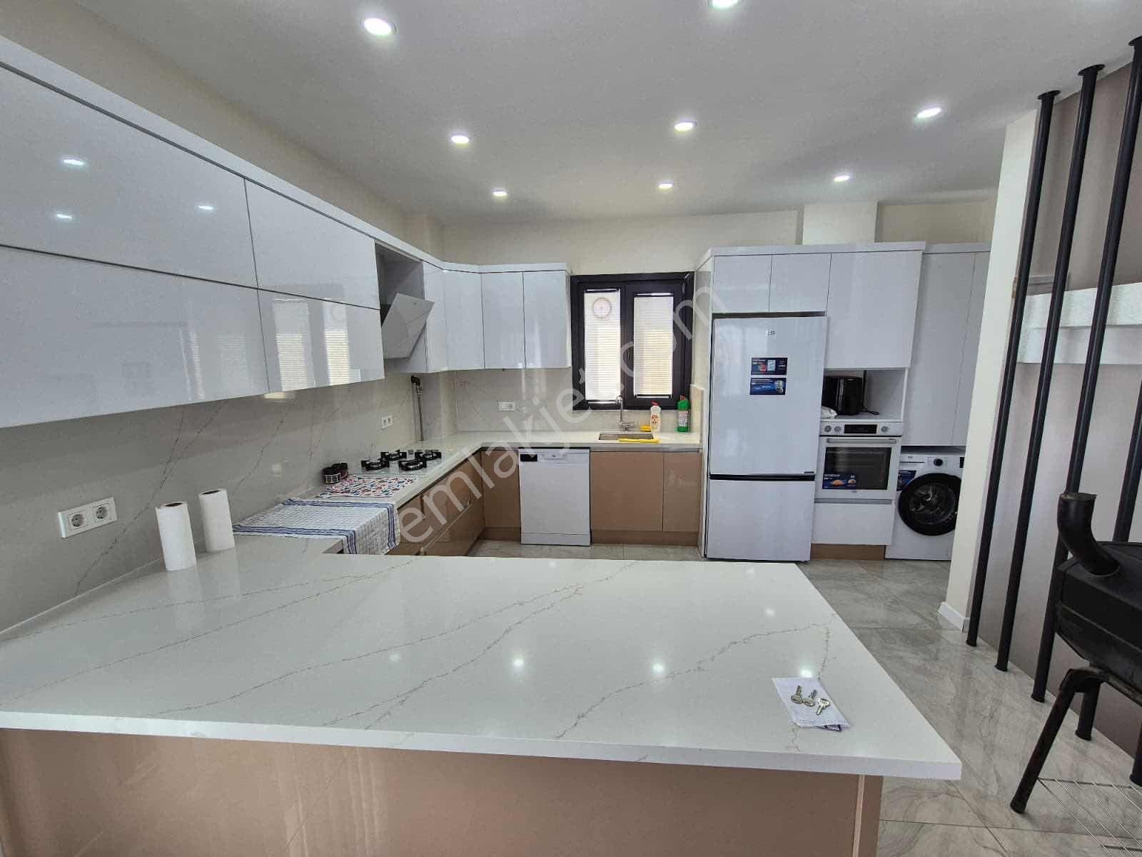 #mega Yapı# İskanlı 7+1 Ebeveyn Banyolu Bodrum Katlı Villa - Görsel 3