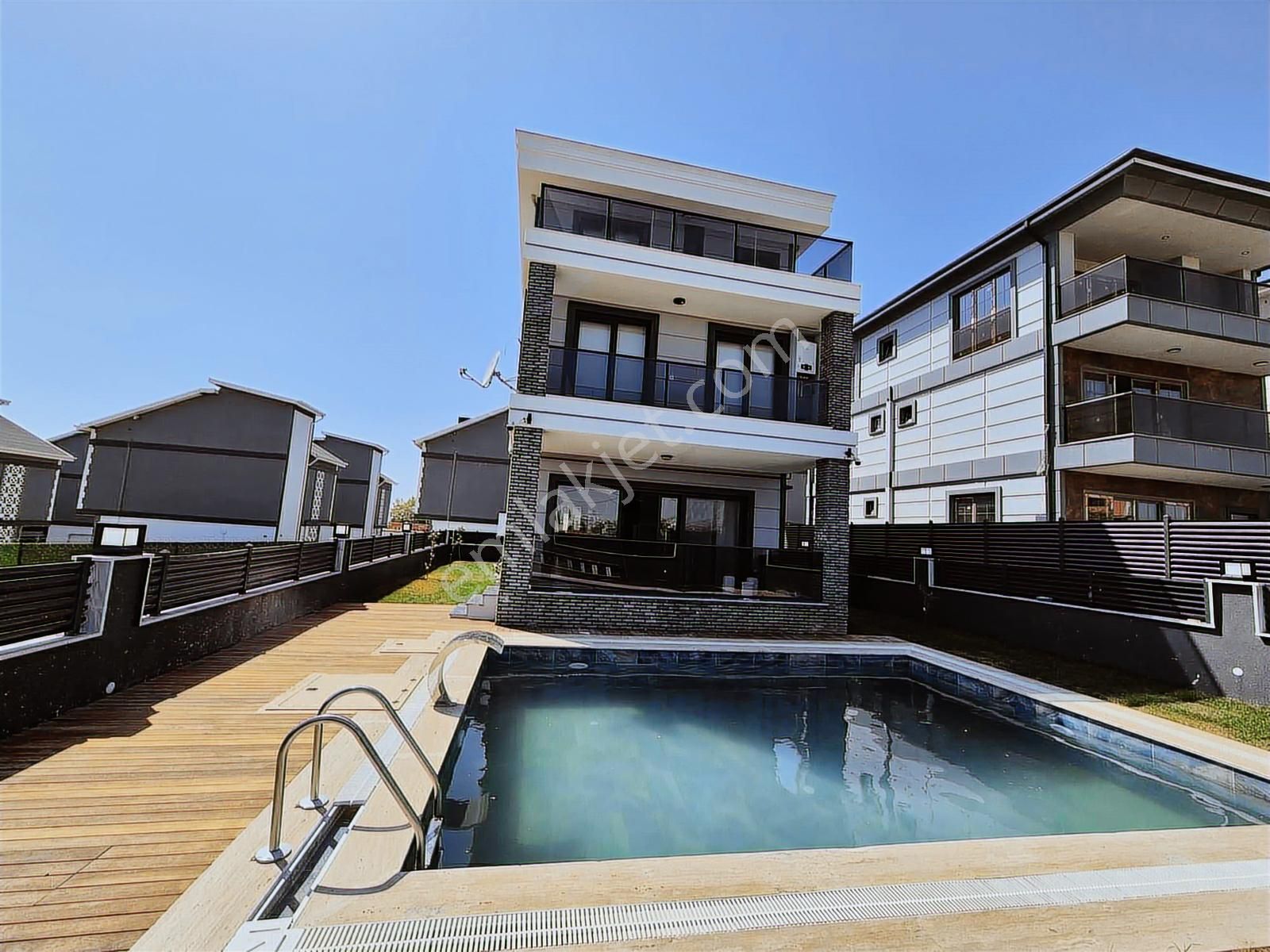 #mega Yapı# İskanlı 7+1 Ebeveyn Banyolu Bodrum Katlı Villa - Görsel 9
