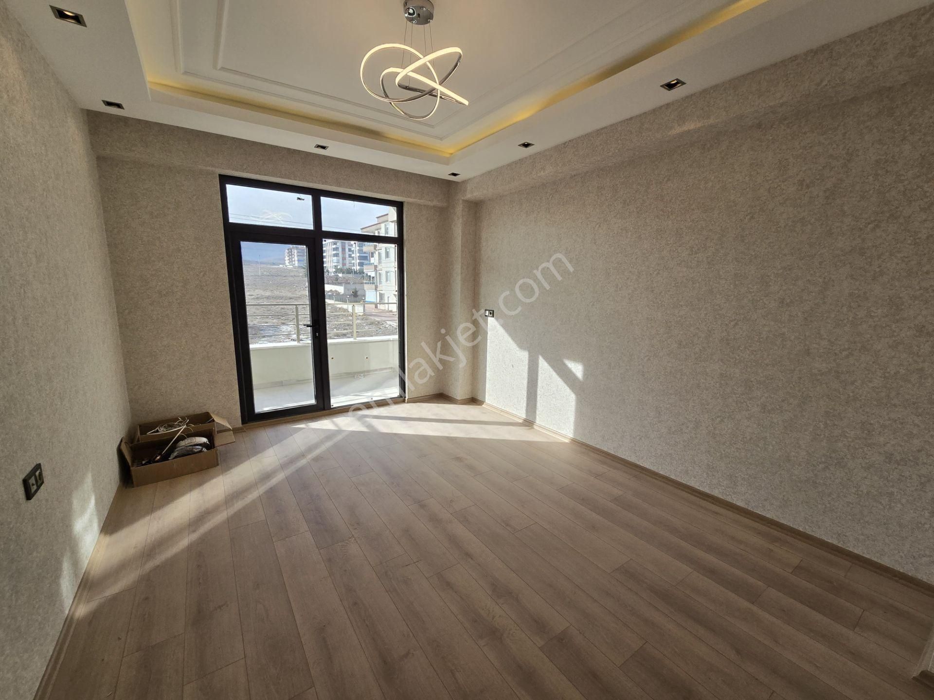 Kahramanlar Caddesi Yakını Site İçi Lüx Daireler - Görsel 12
