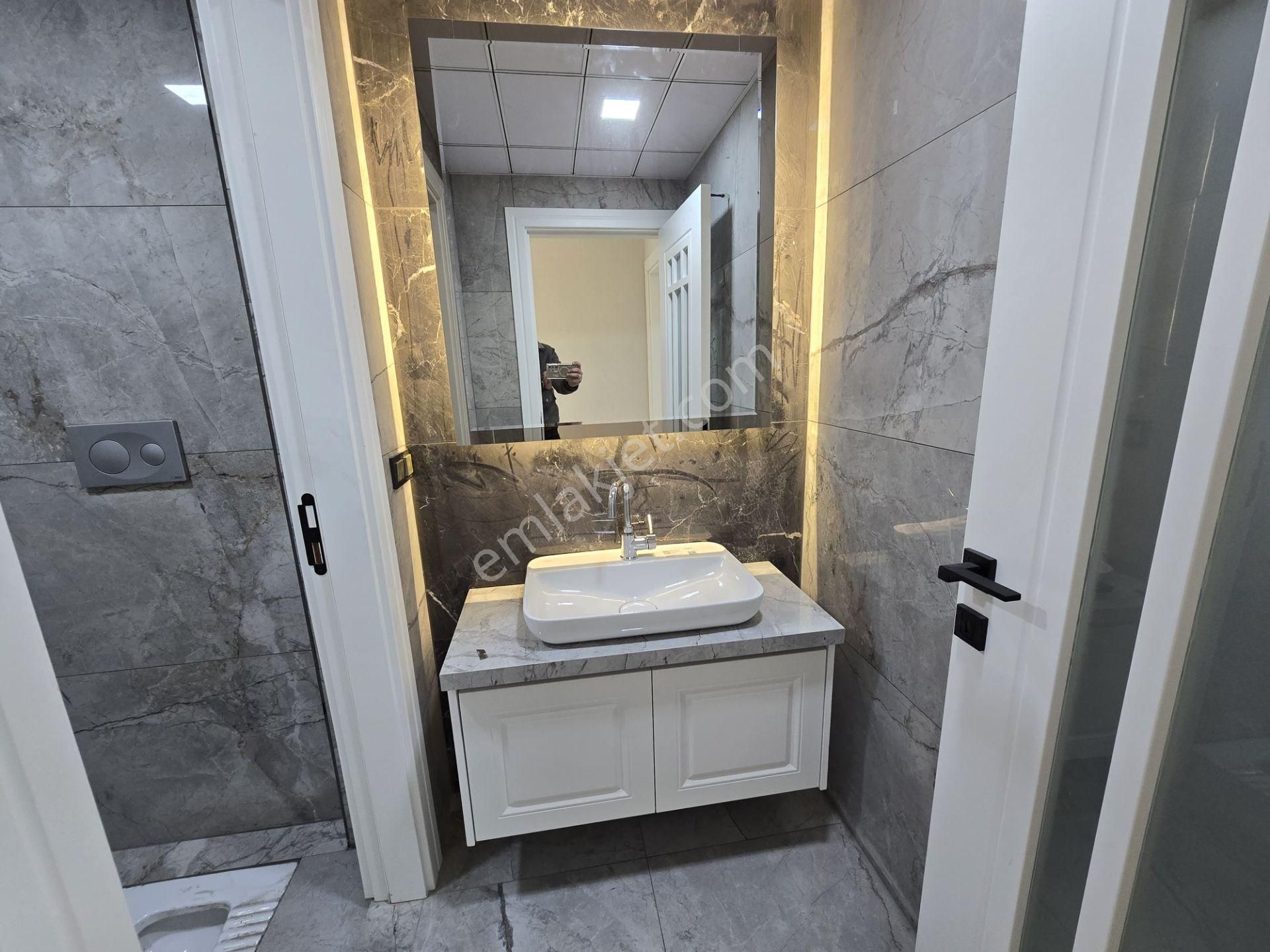 Kahramanlar Caddesi Yakını Site İçi Lüx Daireler - Görsel 35