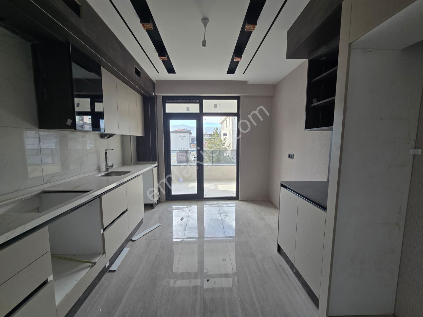 Kahramanlar Caddesi Hobi Bahçeli 3+1 Daireler