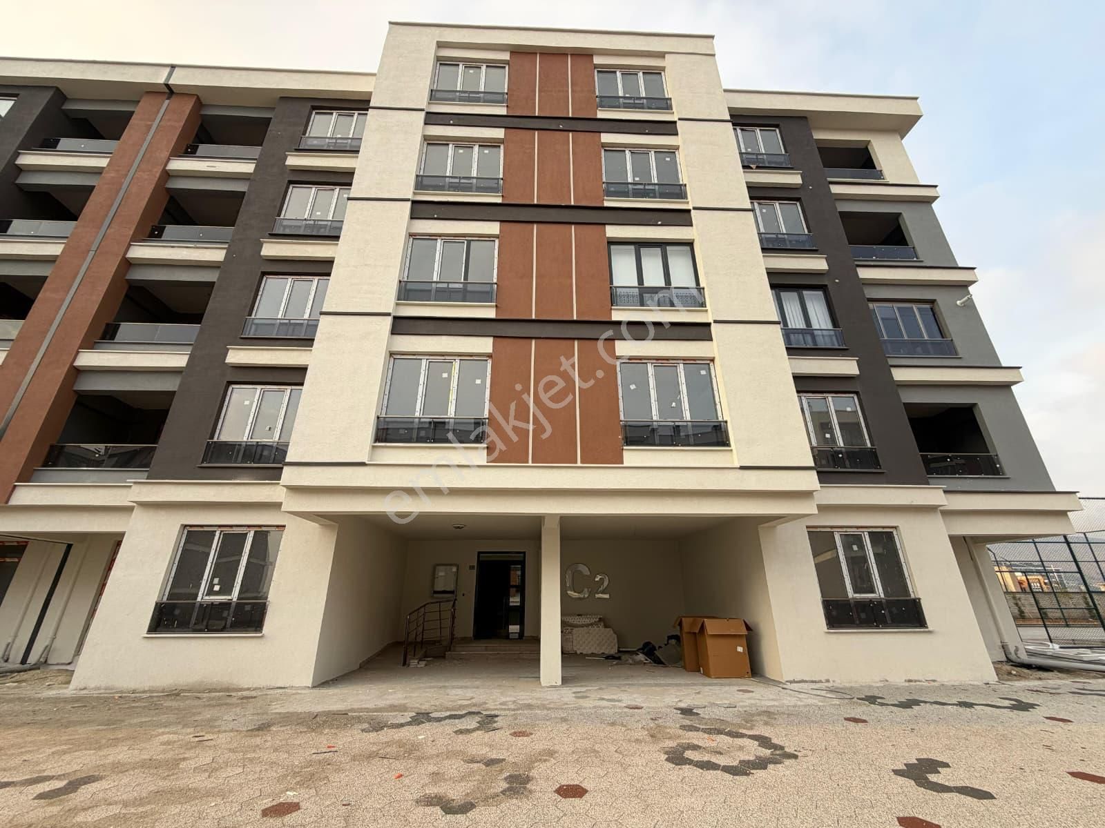 Perla Palas Konutların'da Satılık Ara Kat 4+1 Daire