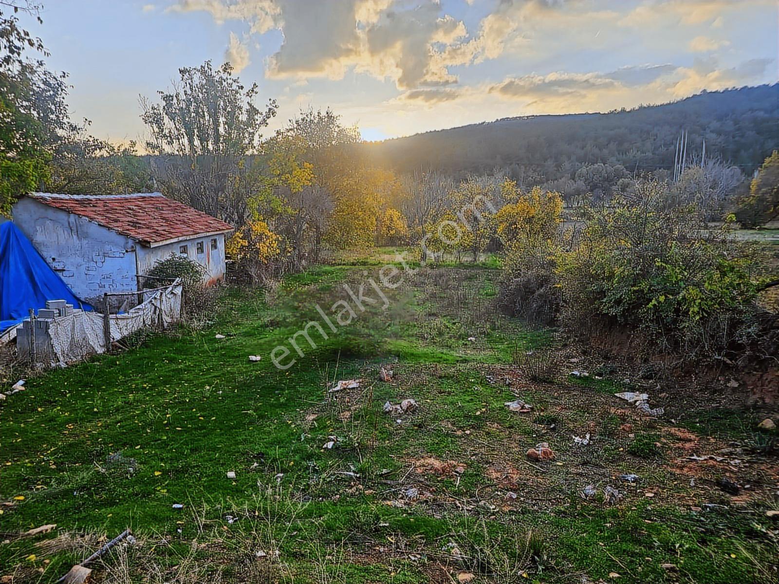 Banaz Kuşdemirler'de Satılık 610m² Villa İmarlı Köy İçi - Görsel 9