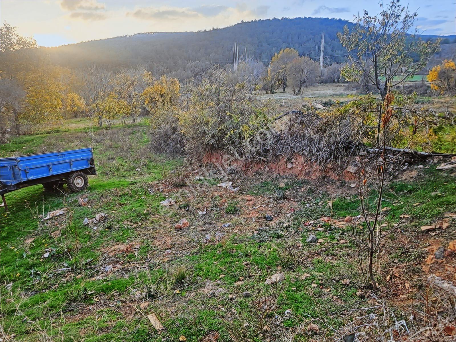 Banaz Kuşdemirler'de Satılık 610m² Villa İmarlı Köy İçi