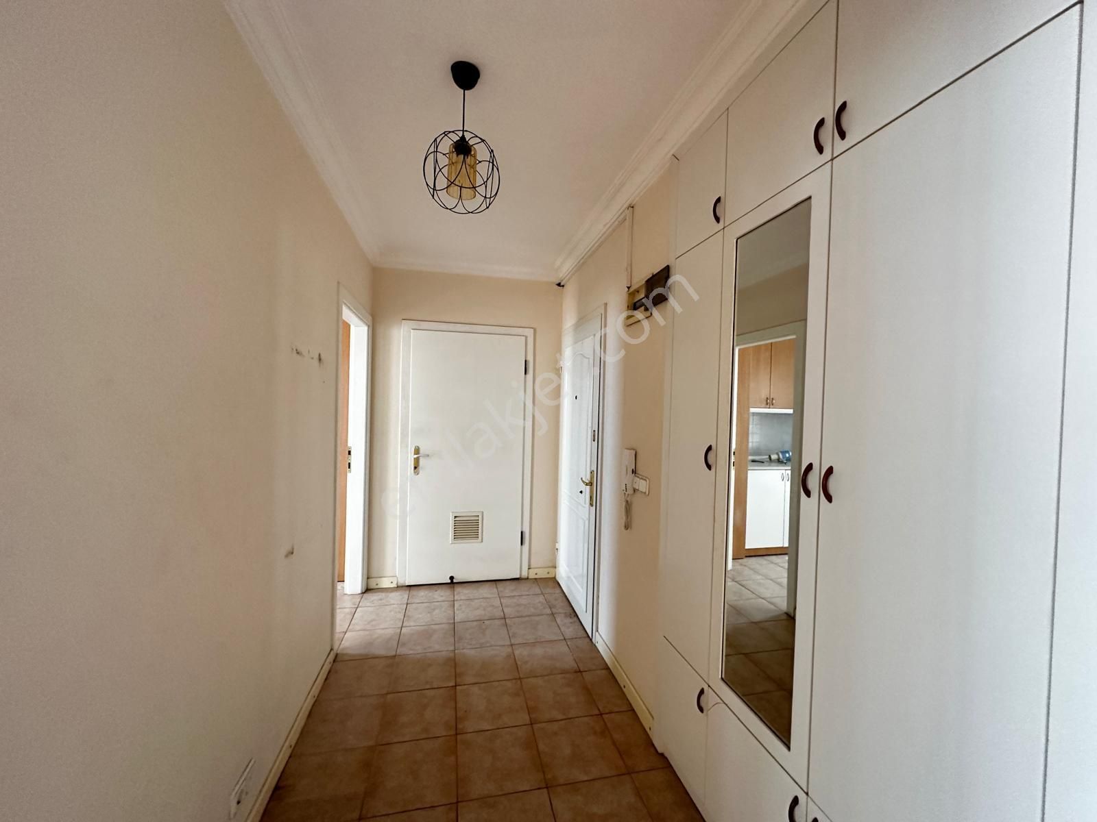 Kuşadası Marinada Havuz Ve Güvenlikli Denize Sıfır Sitede Deniz Manzaralı - Görsel 7