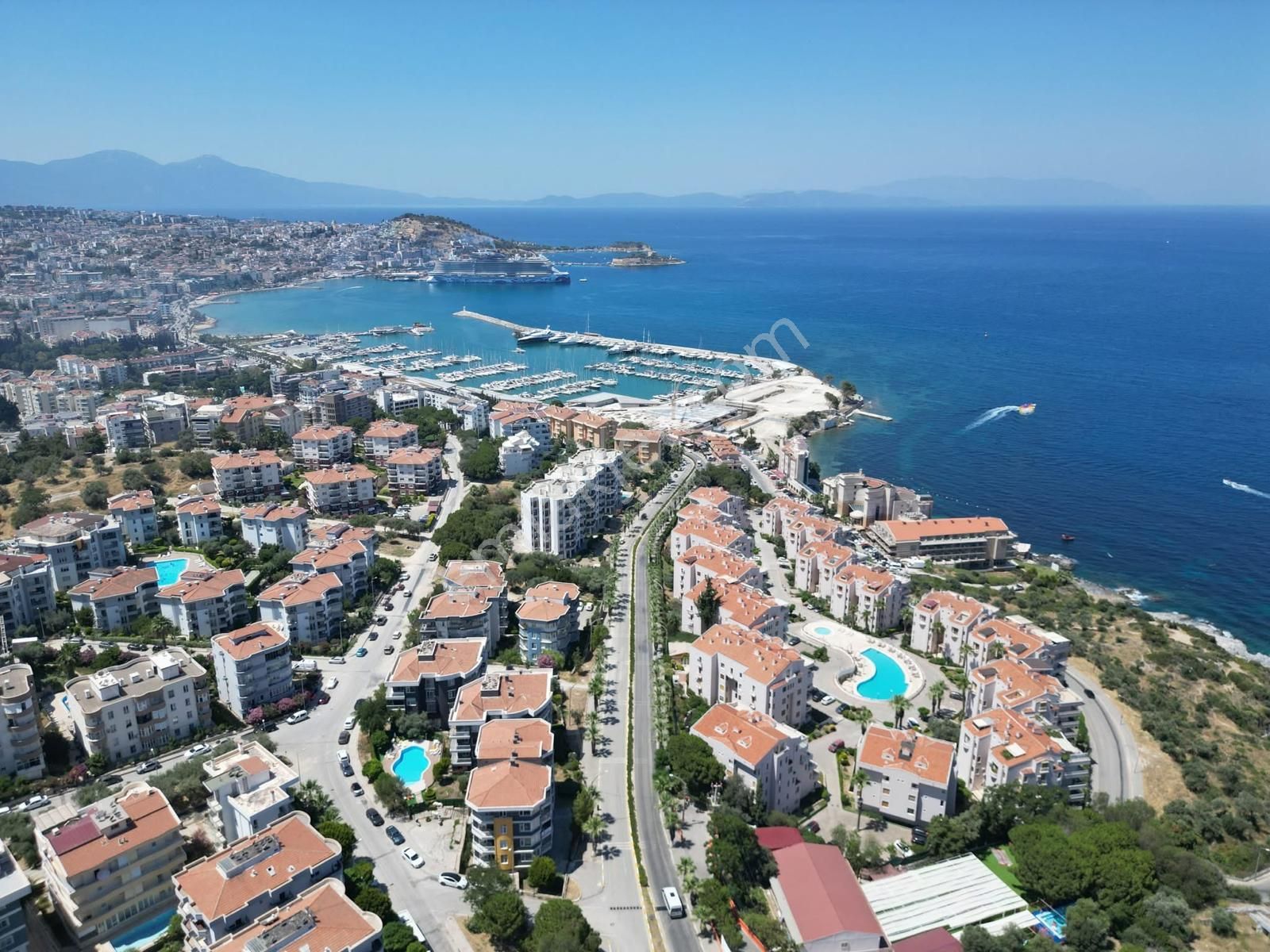 Kuşadası Marinada Havuz Ve Güvenlikli Denize Sıfır Sitede Deniz Manzaralı - Görsel 14