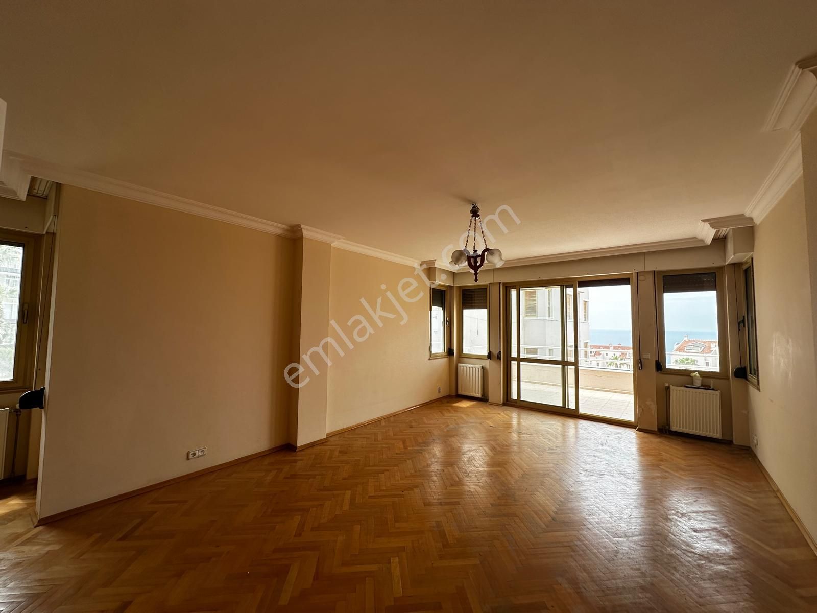 Kuşadası Marinada Havuz Ve Güvenlikli Denize Sıfır Sitede Deniz Manzaralı - Görsel 4