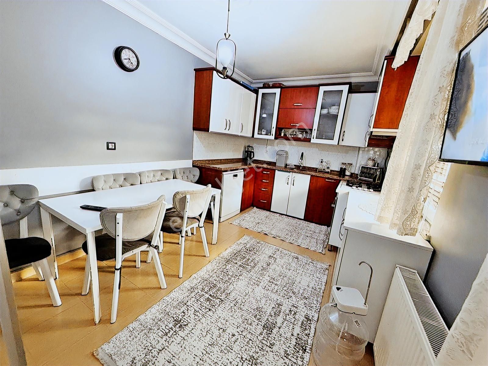 Alban'dan Metrobüse 9dk Balkonlu Geniş Mutfak 155 M² 3+1 Daire ! - Görsel 10