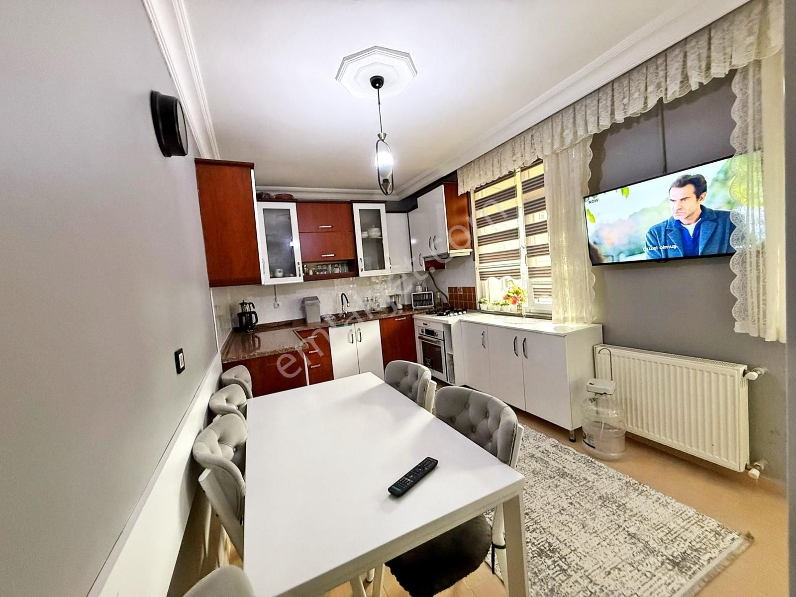 Alban'dan Metrobüse 9dk Balkonlu Geniş Mutfak 155 M² 3+1 Daire ! - Görsel 16