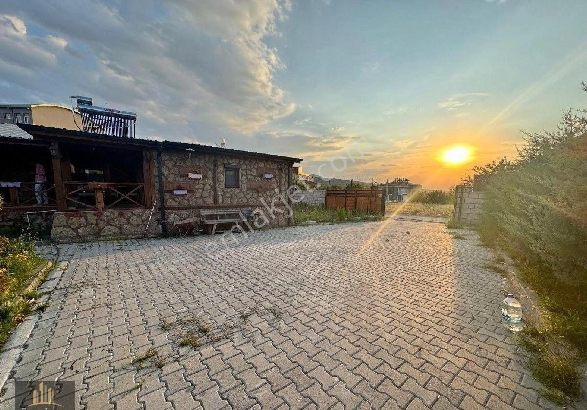 Hisarcık Bahçelievler'de Doğa İle İç İçe Her Detayı Özel Yazlık