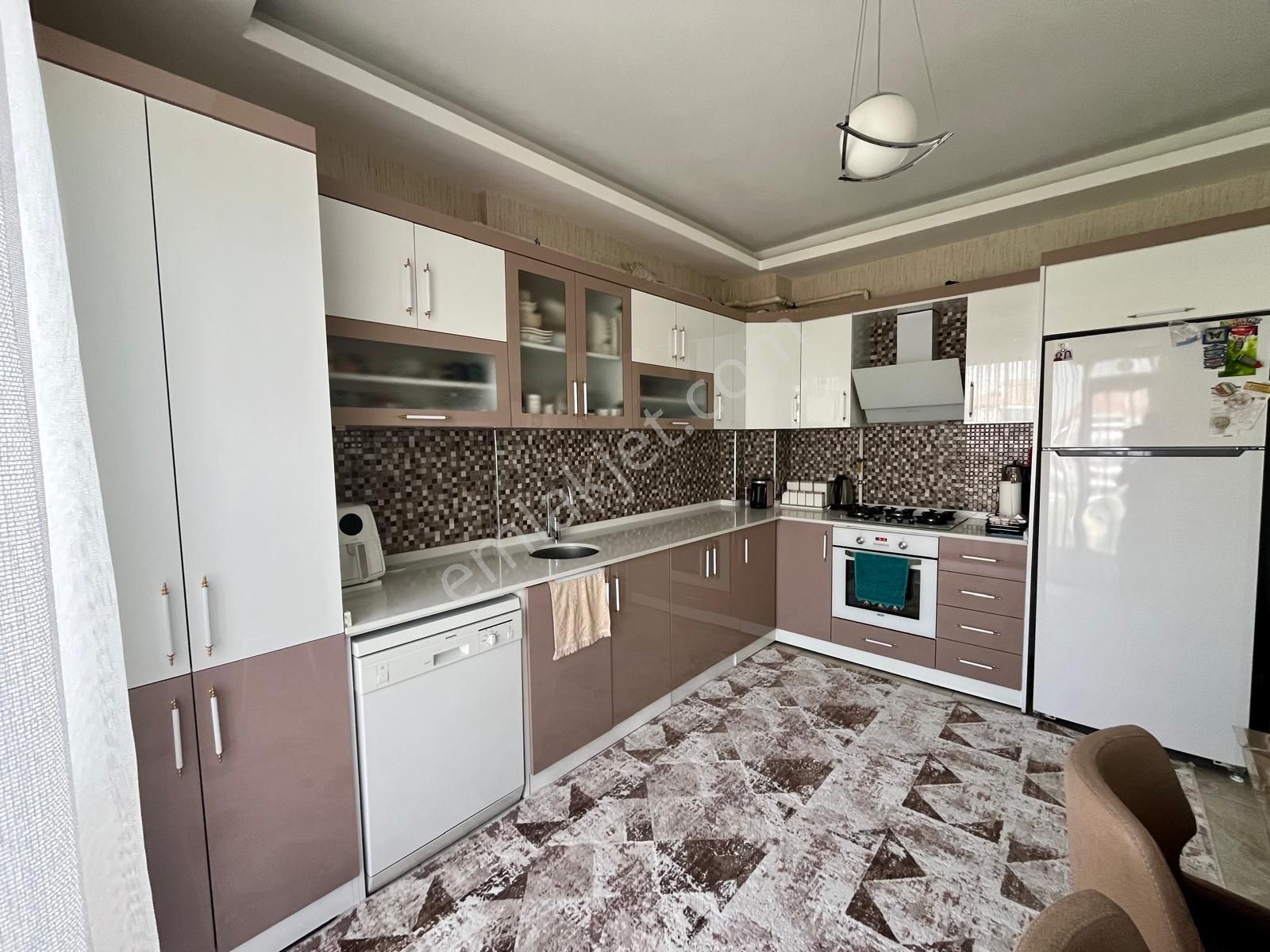 Ahmet Yesevi Caddesi Satılık 5+1 Daire - Görsel 5