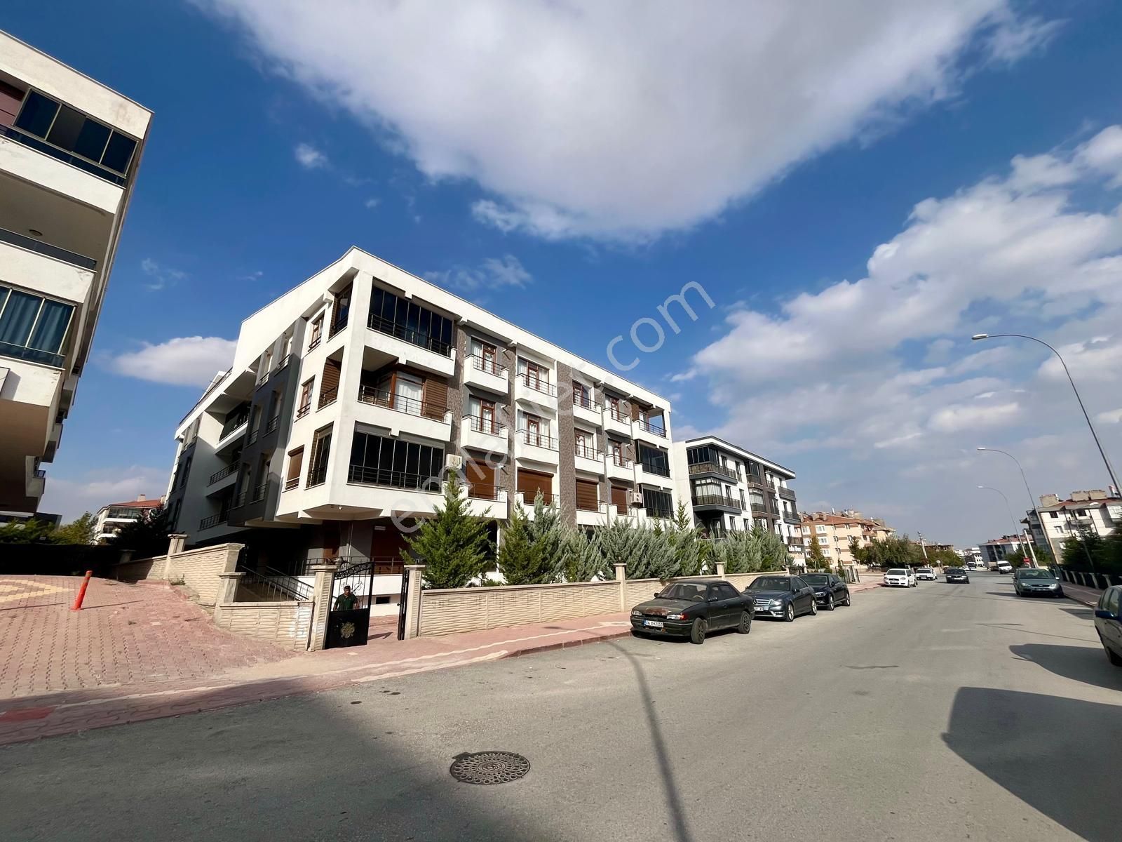 Ahmet Yesevi Caddesi Satılık 5+1 Daire