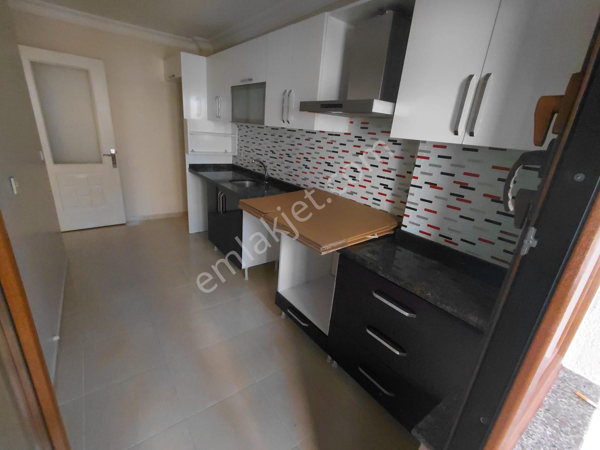 Arakatta Boş Taşınmaya Hazır Asansörlü Geniş 2+1 Satılıkn Daire