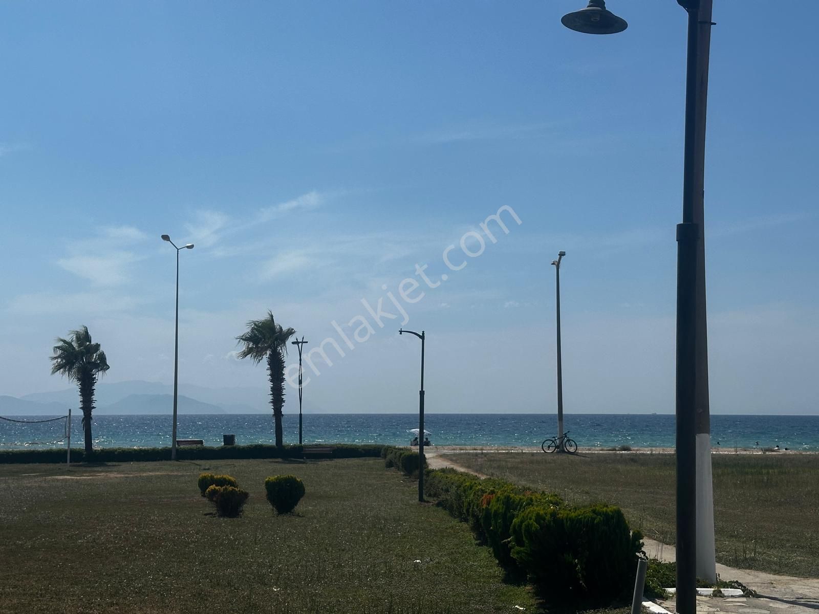 Kuşadasında Denize Sıfır Nadir Satışa Çıkan Sitede