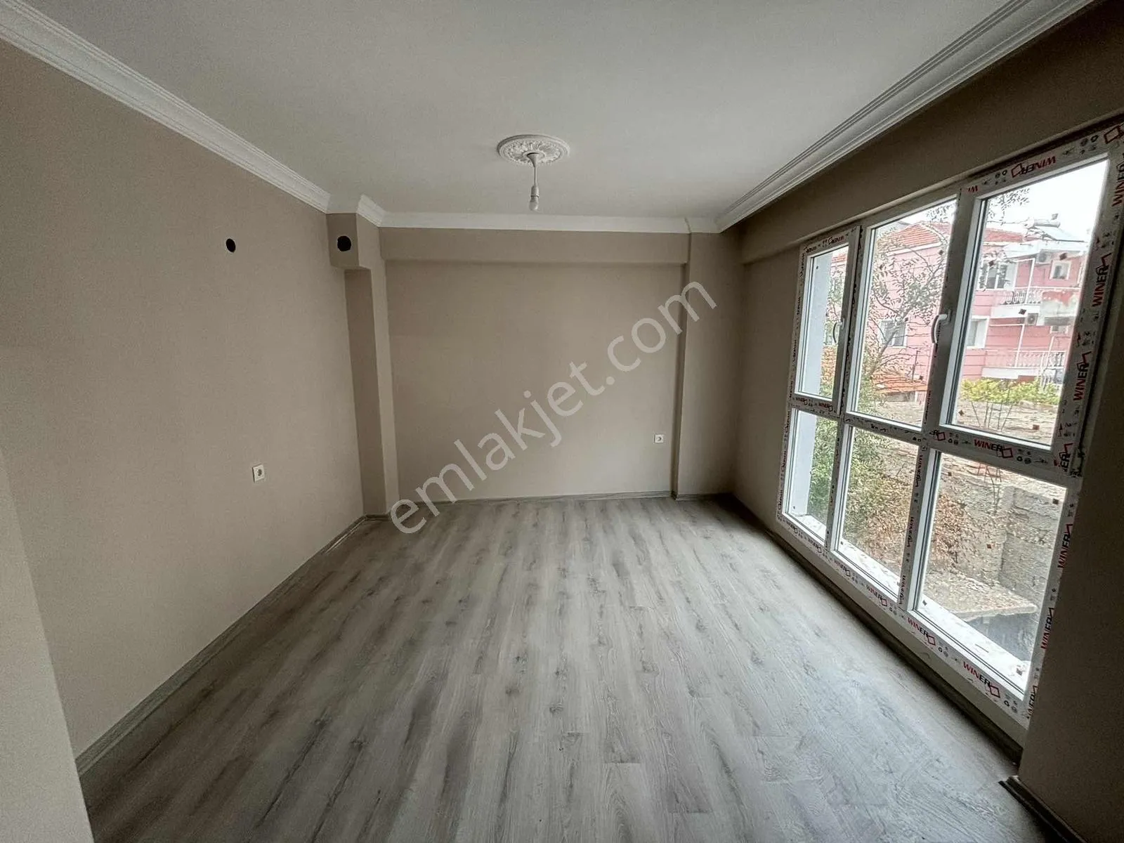 Merkezde 2+1 Arakat Sıfır Daire Krediye Uygun Kapalı Mutfak