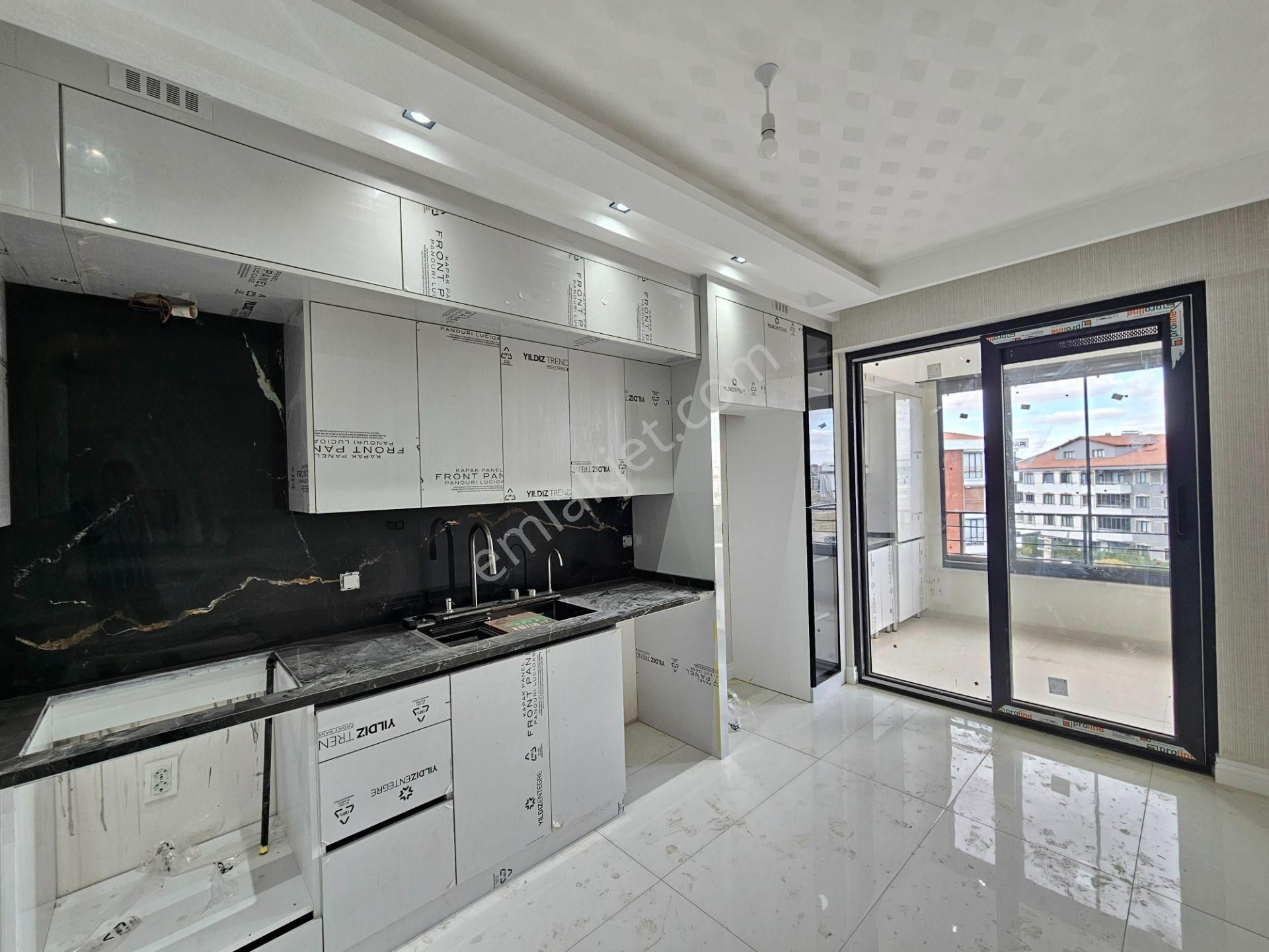 Ahmet Yesevi Caddesi Ve Beyhekim Caddesi Yakını Ultra Lüx Site İçerisinde Satılık 3+1 Daireler